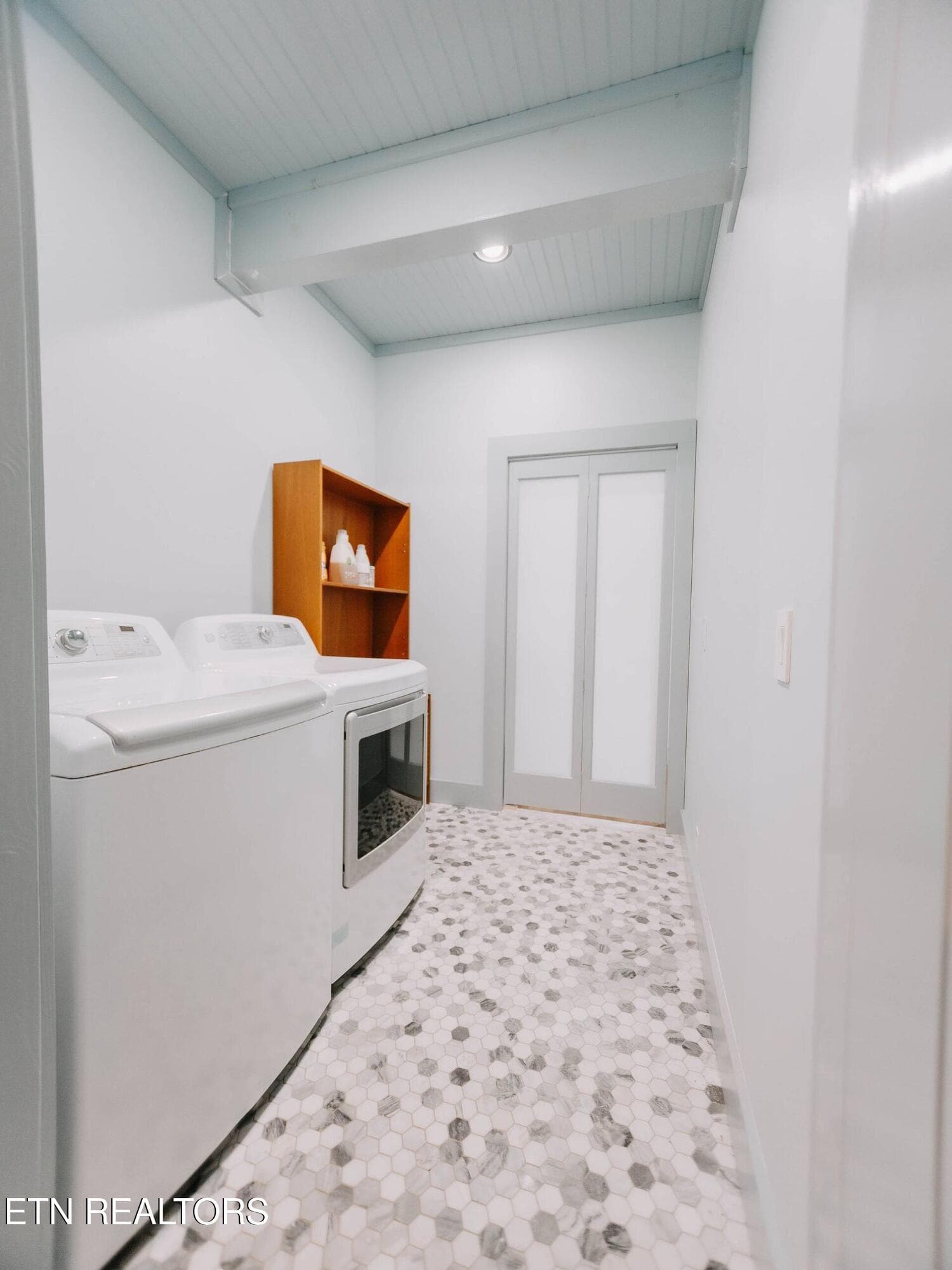 6ae82fda-7251-4e1d-9f6a-009e7b16ba6a - 329 B Armstrong Lane, Monterey, TN 38574