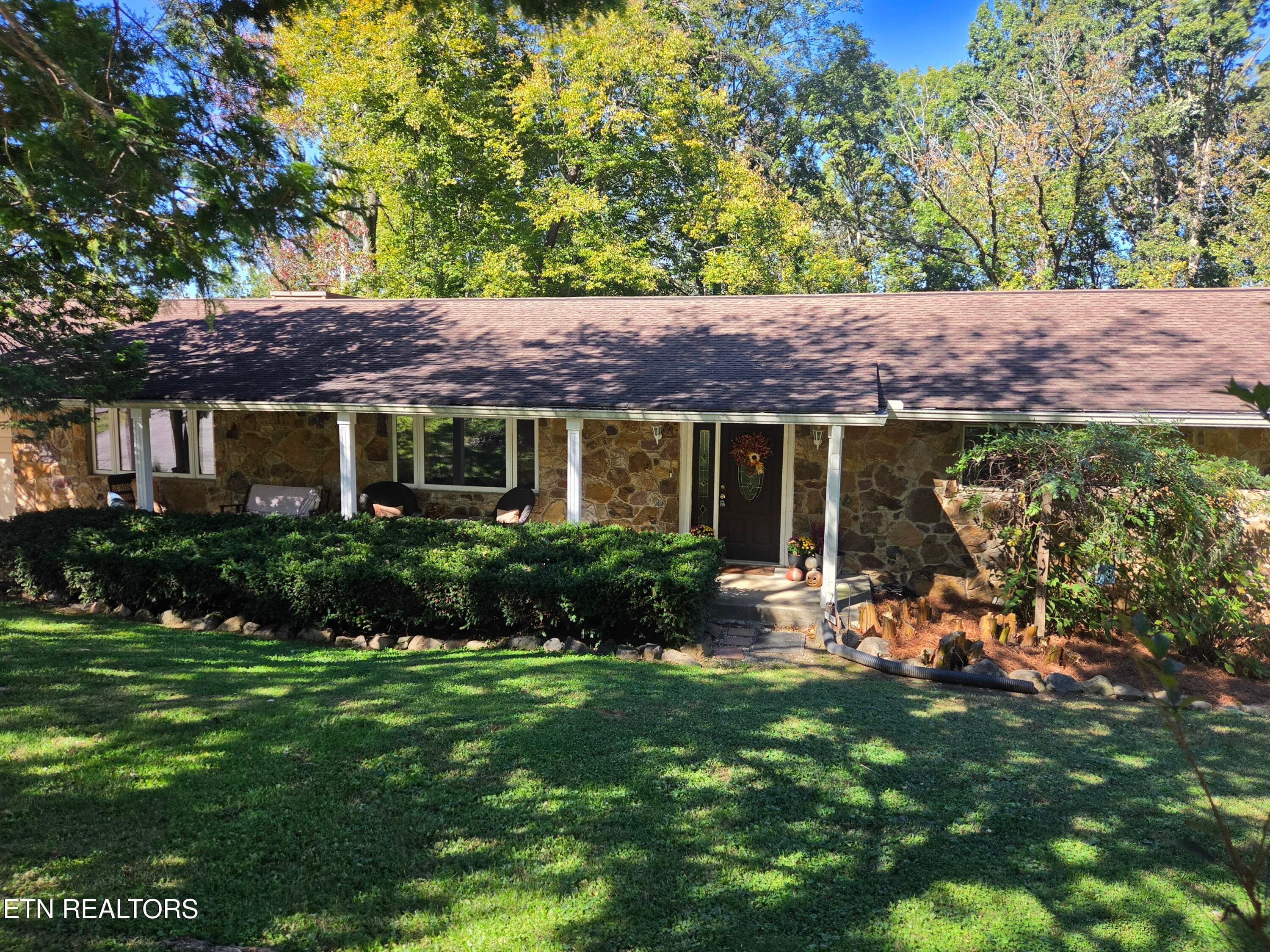 Covered front porch - 131 Cumberland View Drive, Oak Ridge, TN 37830