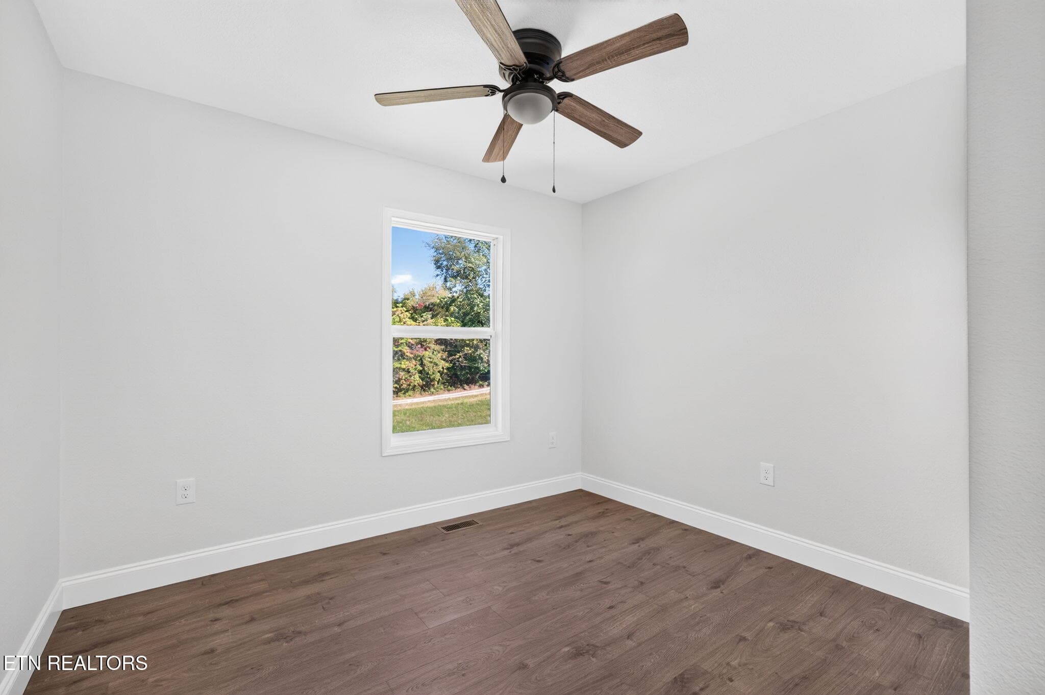 20-web-or-mls-135 Conley Dr_095_TNPC - 135 Conley Drive, Pall Mall, TN 38577