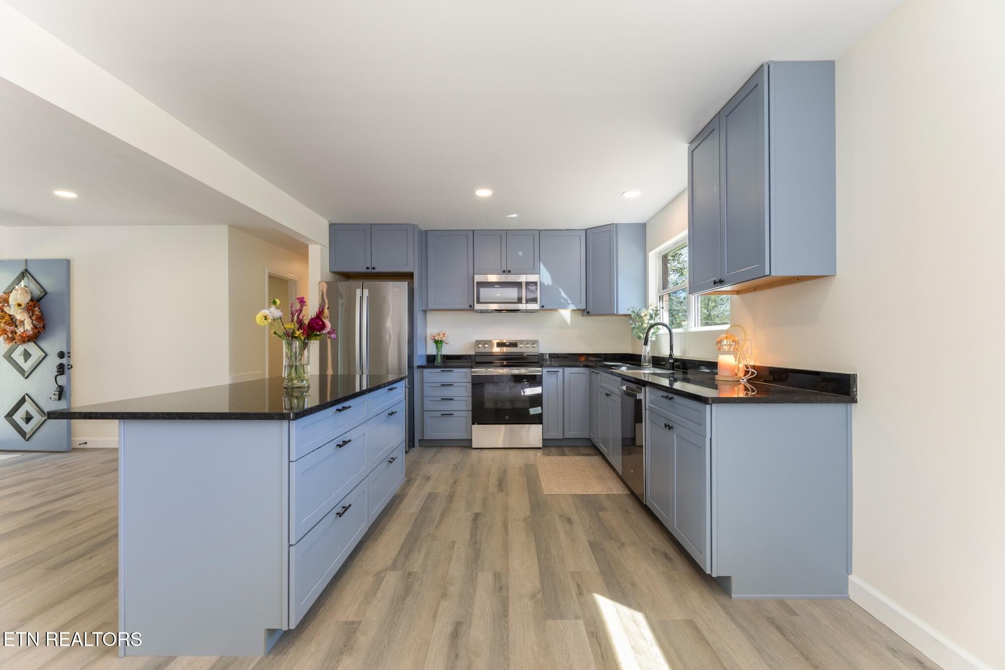NEW CABINETS AND QUARTZ COUNTERS - 5160 Indian Warpath Rd, Maryville, TN 37803