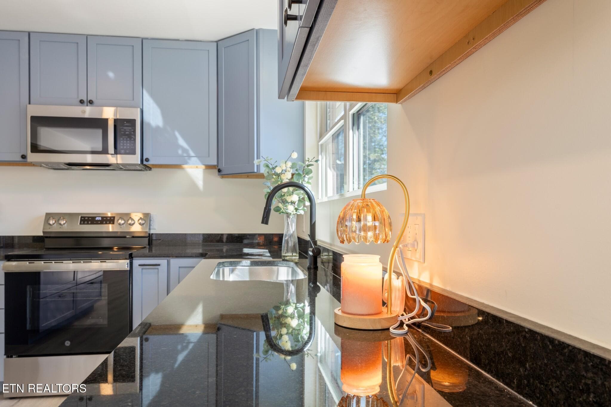 LOTS OF SUNLIGHT - 5160 Indian Warpath Rd, Maryville, TN 37803