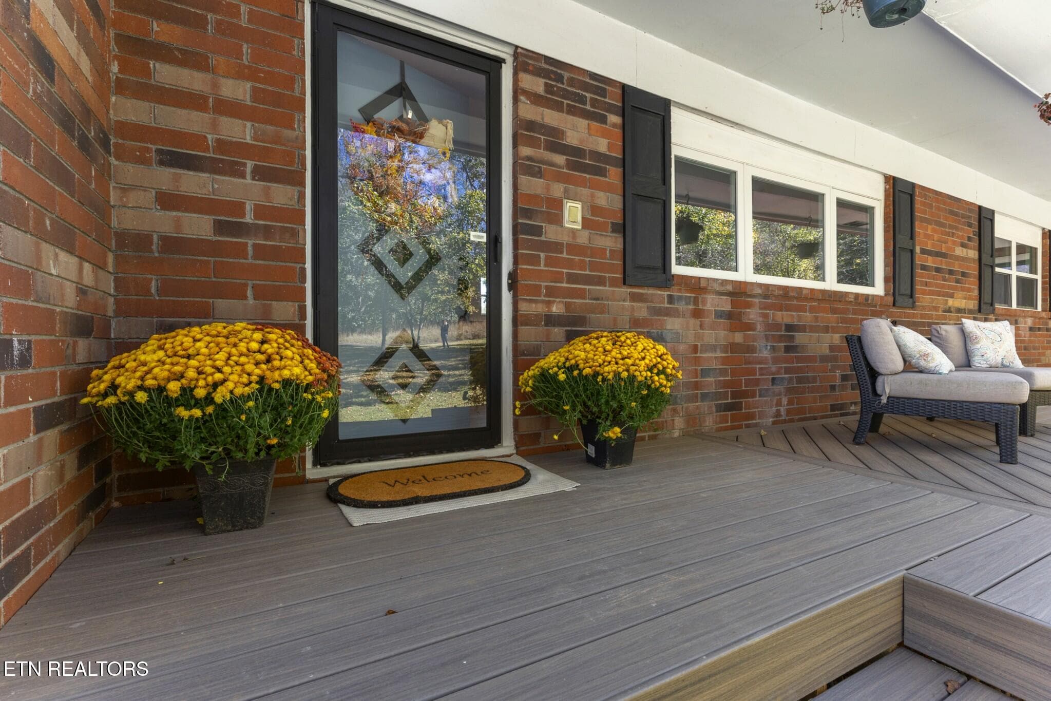 COZY FRONT PORCH - 5160 Indian Warpath Rd, Maryville, TN 37803