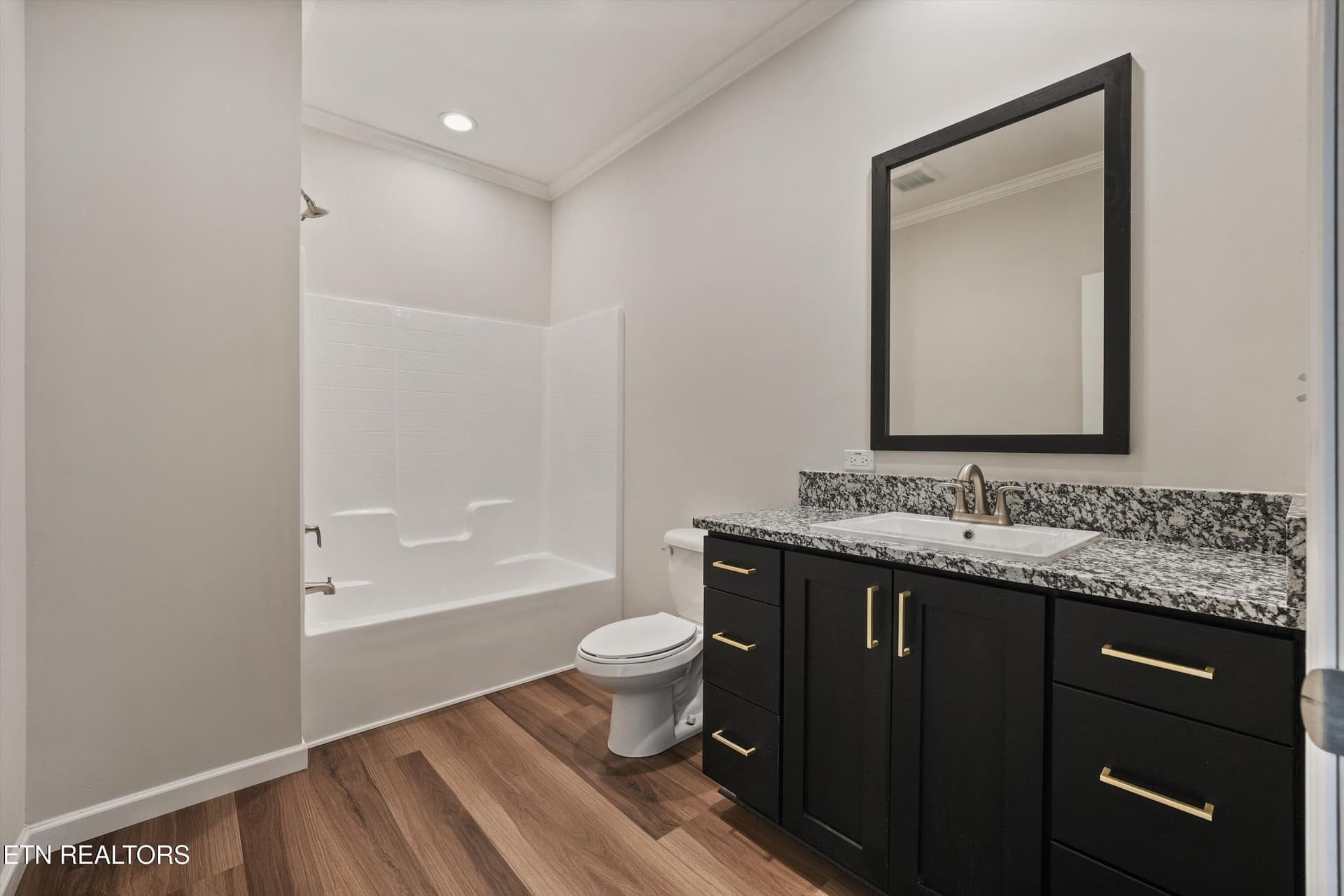 Full Bathroom 2 - 7634 Sycamore Breeze Rd, Knoxville, TN 37920