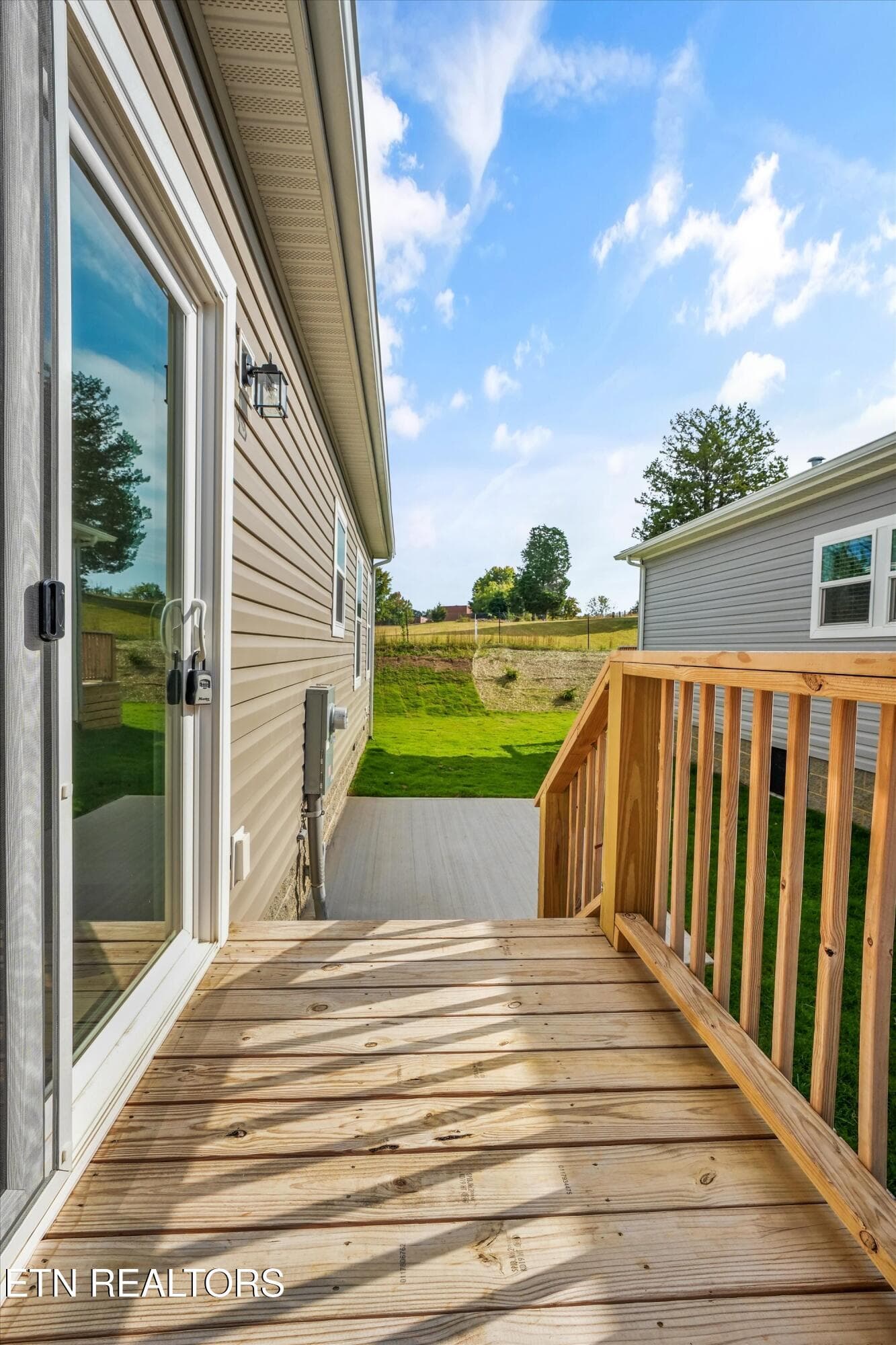 Side Porch & Patio - 7634 Sycamore Breeze Rd, Knoxville, TN 37920
