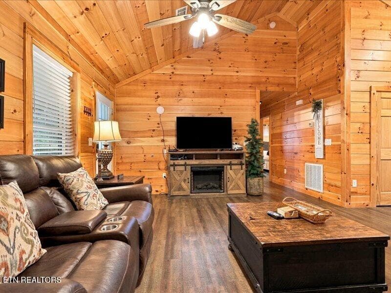 07-005_1I2A2842 - 527 Golf Rd, Pigeon Forge, TN 37863
