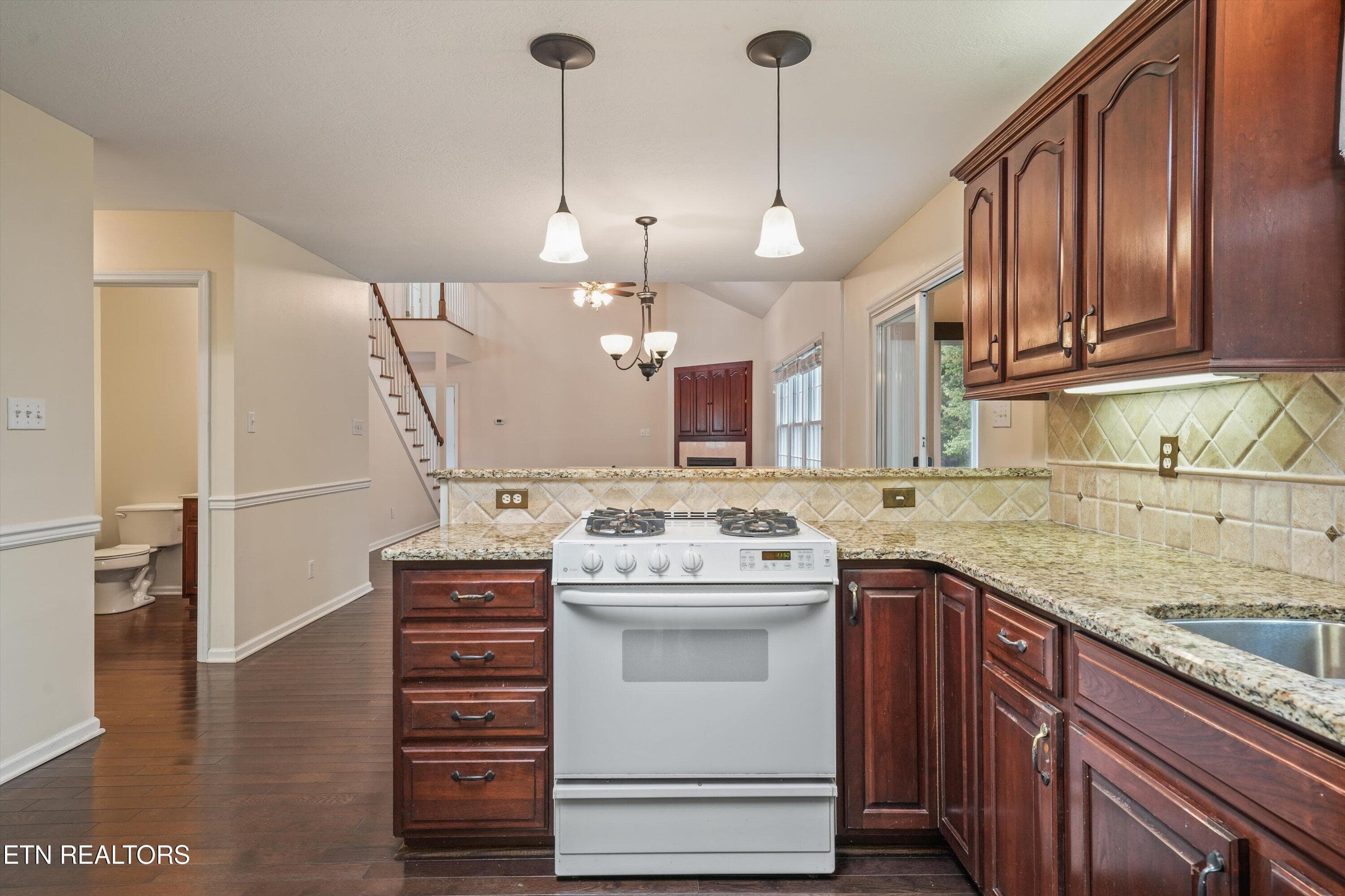 25-2560 Hirst Cir 17 - 2560 Hirst Circle, Lenoir City, TN 37772