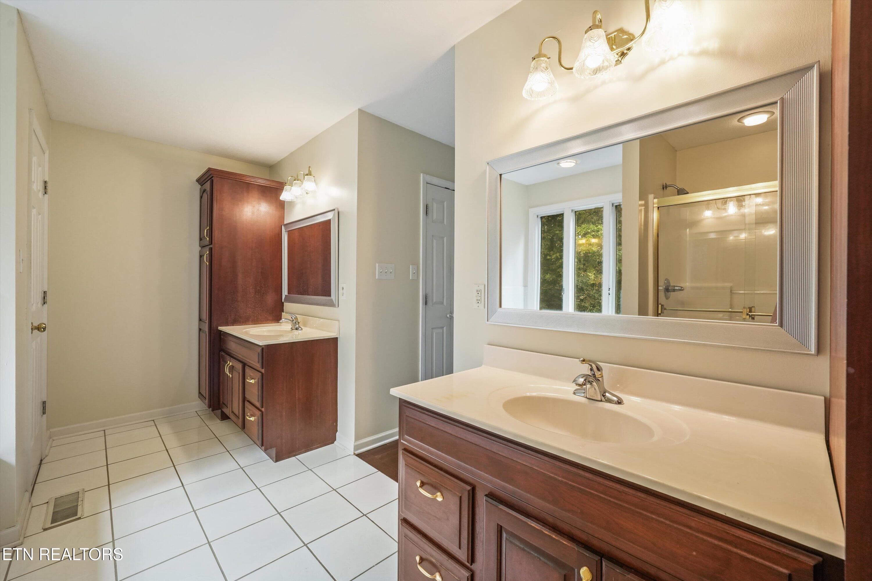 35-2560 Hirst Cir 27 - 2560 Hirst Circle, Lenoir City, TN 37772
