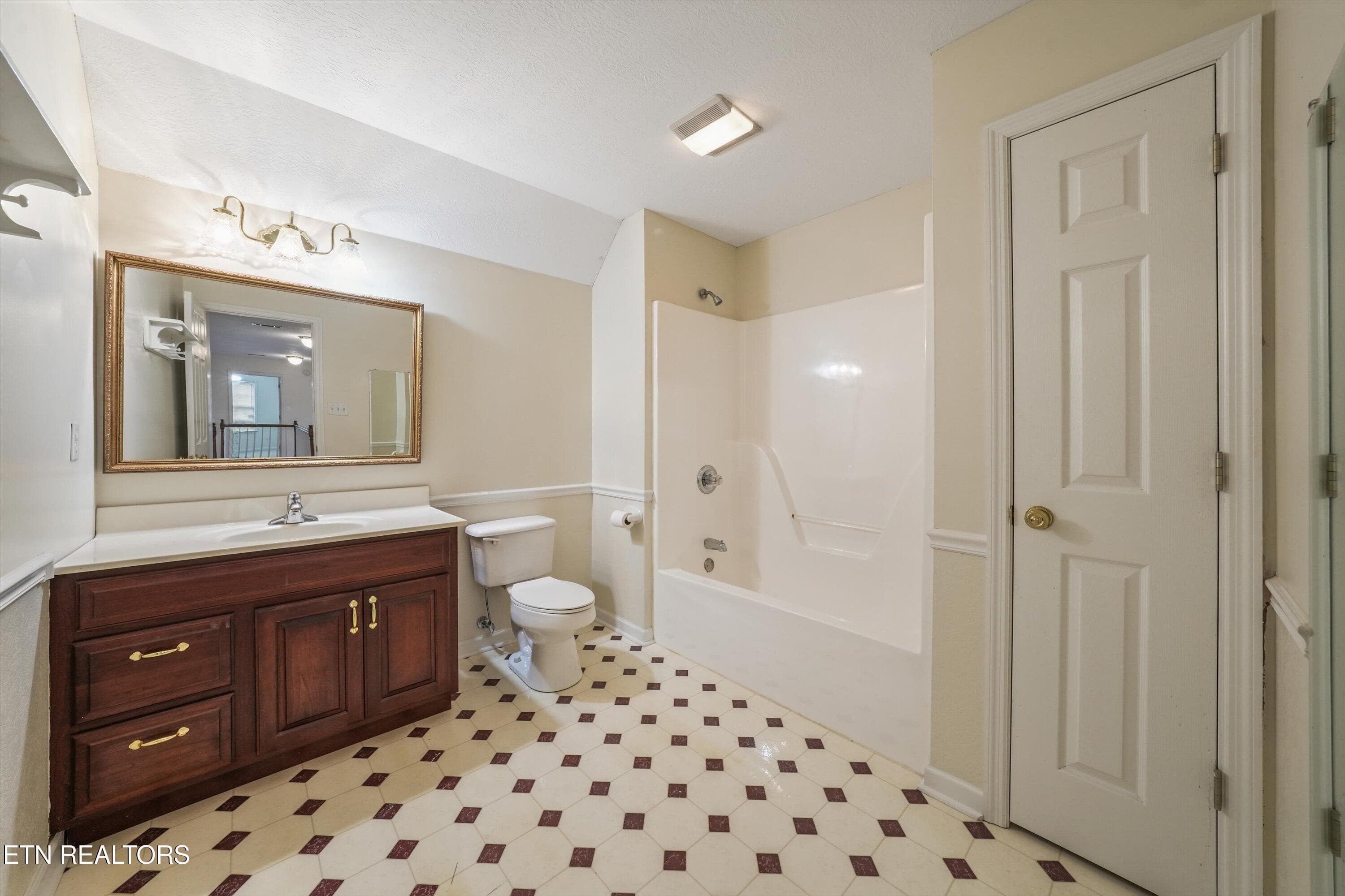 40-2560 Hirst Cir 32 - 2560 Hirst Circle, Lenoir City, TN 37772