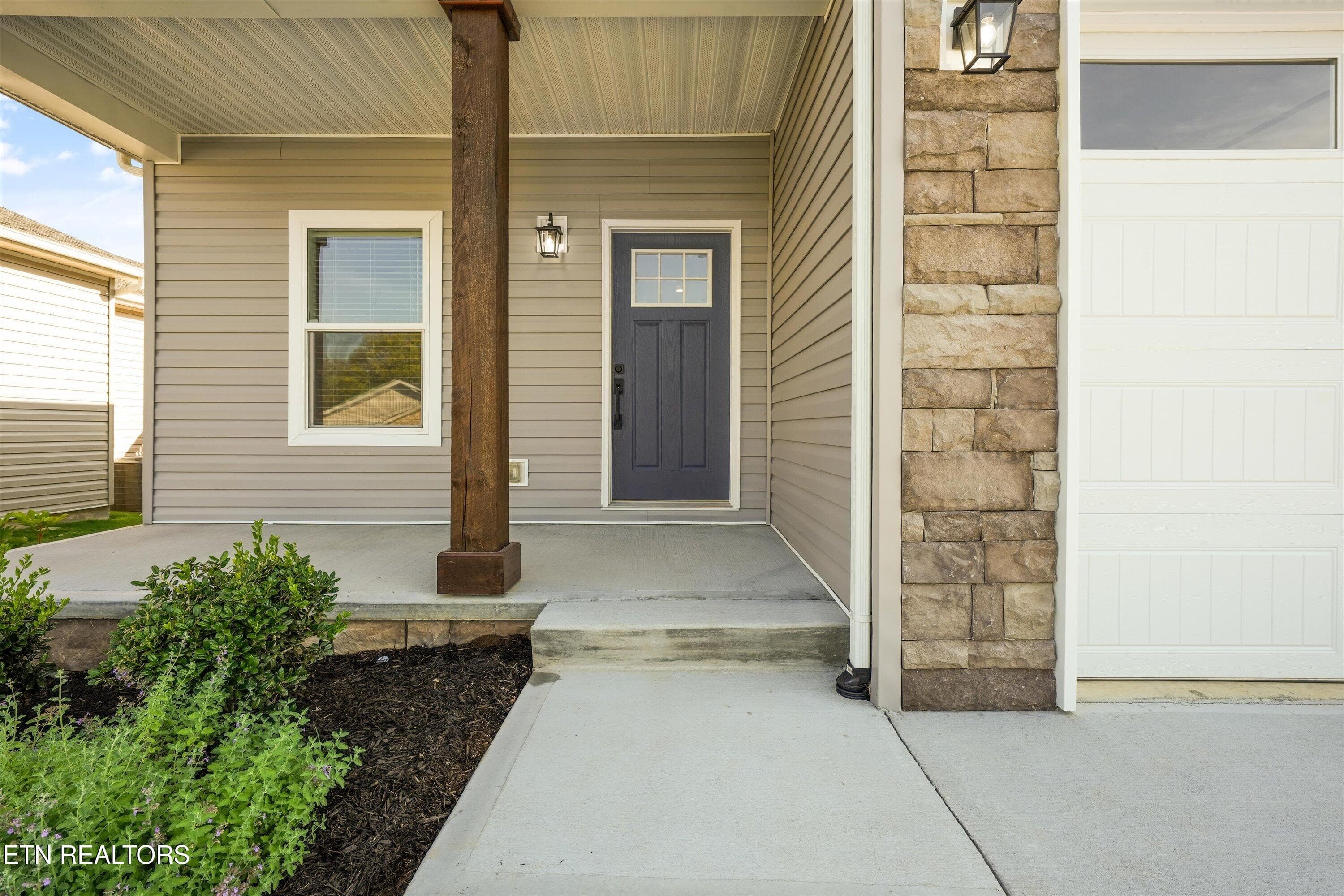 Front Porch - 7640 Sycamore Breeze Rd, Knoxville, TN 37920