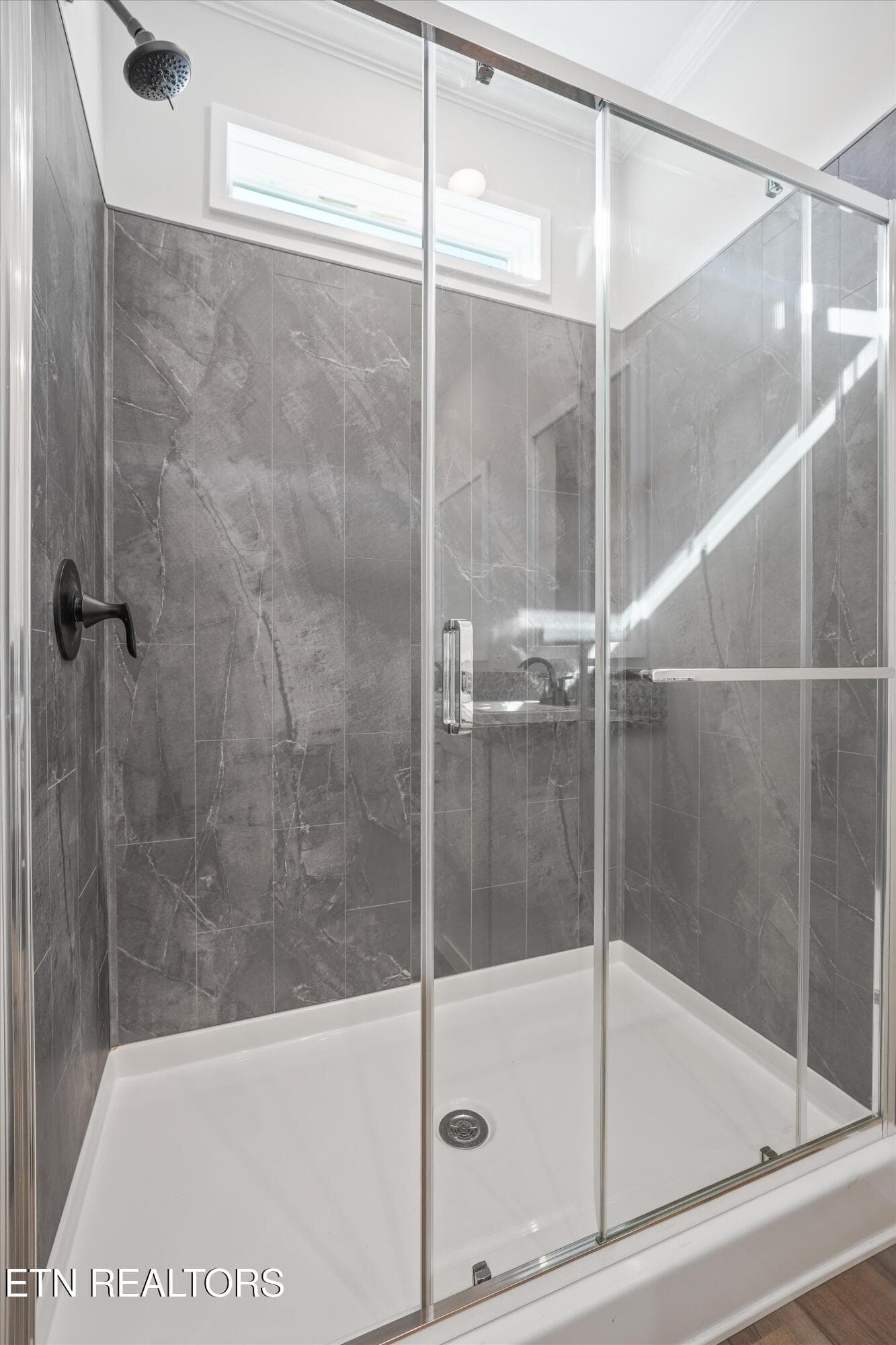 Primary Shower - 7640 Sycamore Breeze Rd, Knoxville, TN 37920