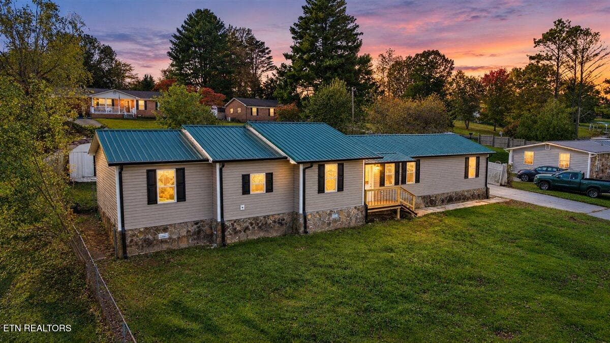 188 Old Middlesboro Highway 188 Hwy, LaFollette, TN 37766