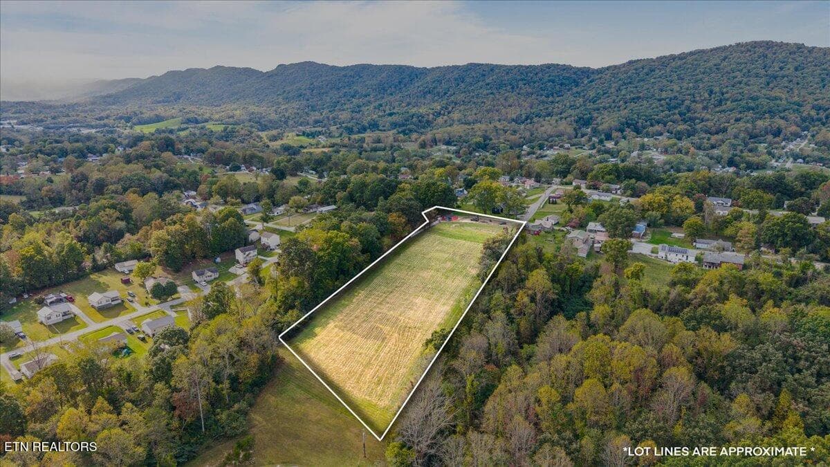 02-W Hemlock St - 109 W Kentucky Ave, LaFollette, TN 37766