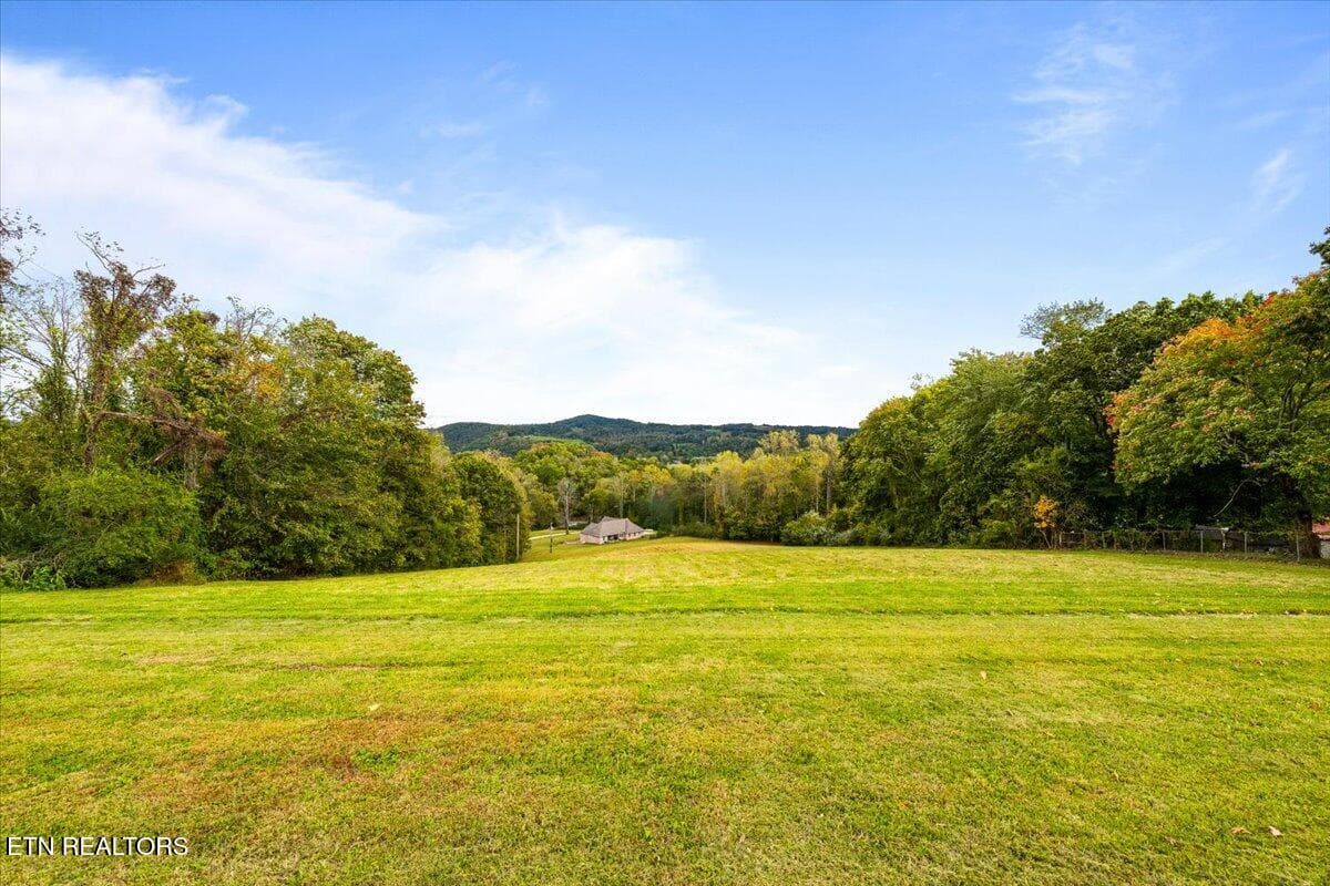 06-W Hemlock St - 109 W Kentucky Ave, LaFollette, TN 37766