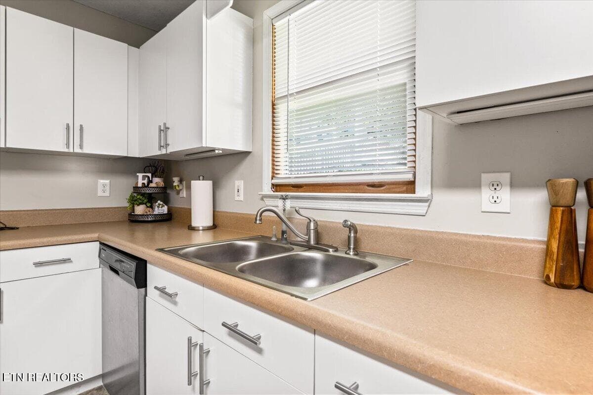 19-146 Sandy Hill Rd - 146 Sandy Hill Rd, LaFollette, TN 37766