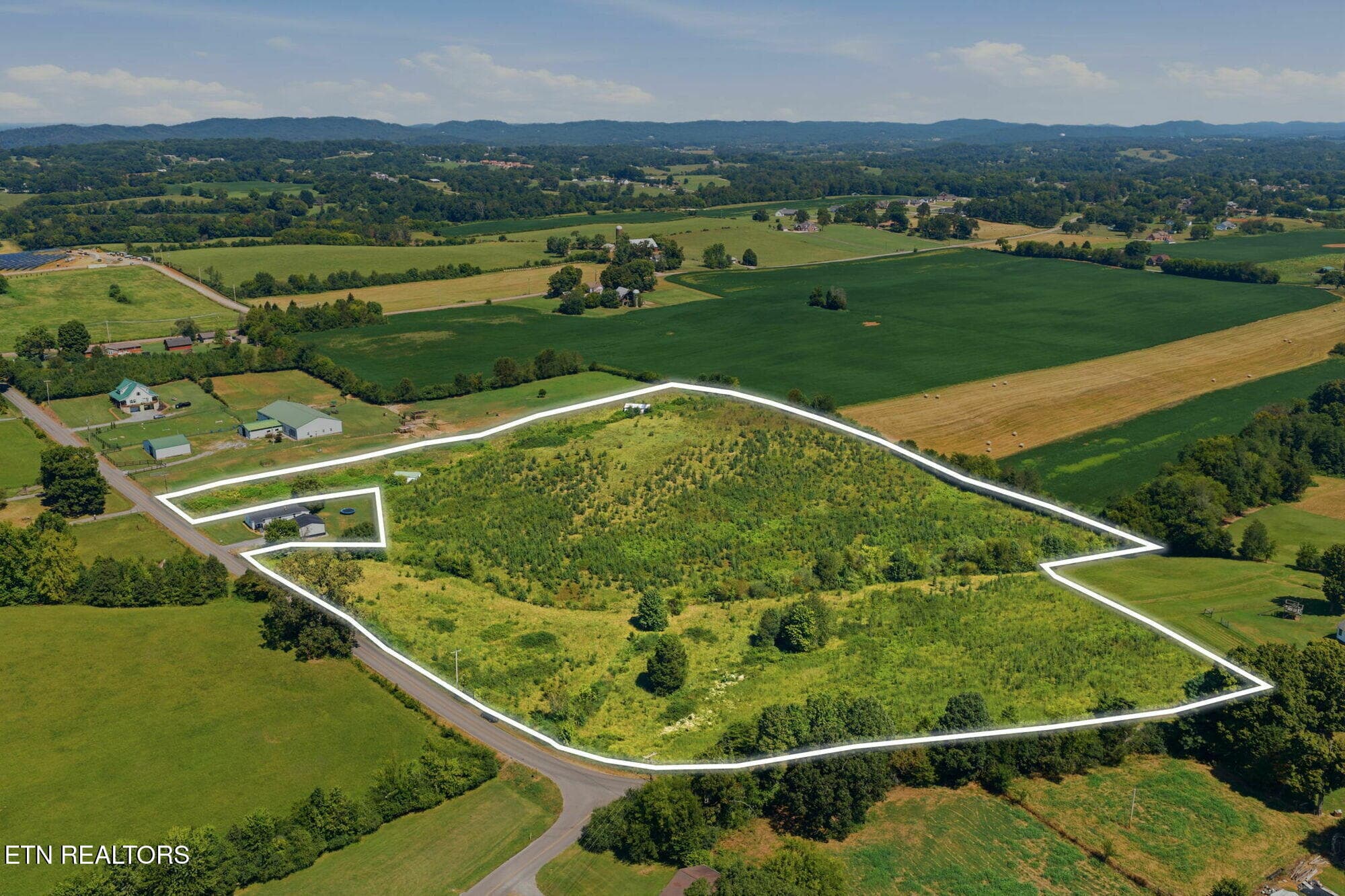 2933 Davis Ford Rd, Maryville, TN 37804