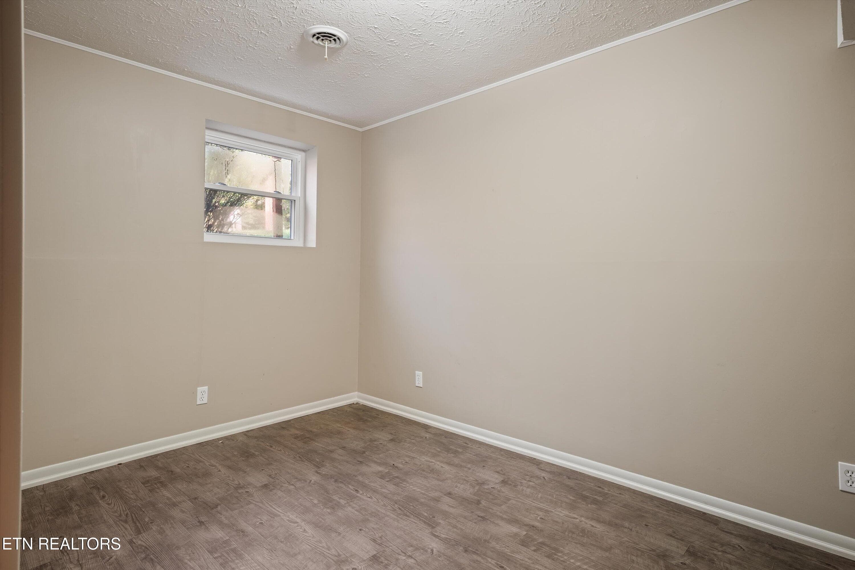 30-104 Newport Dr27 - 104 Newport Drive, Oak Ridge, TN 37830