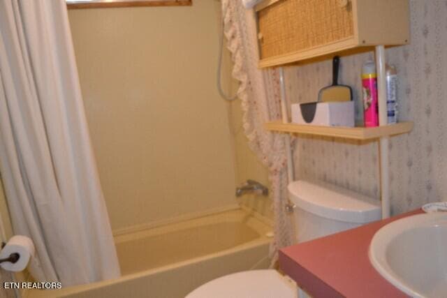 BATHROOM - 95 Cummins Court, Celina, TN 38551