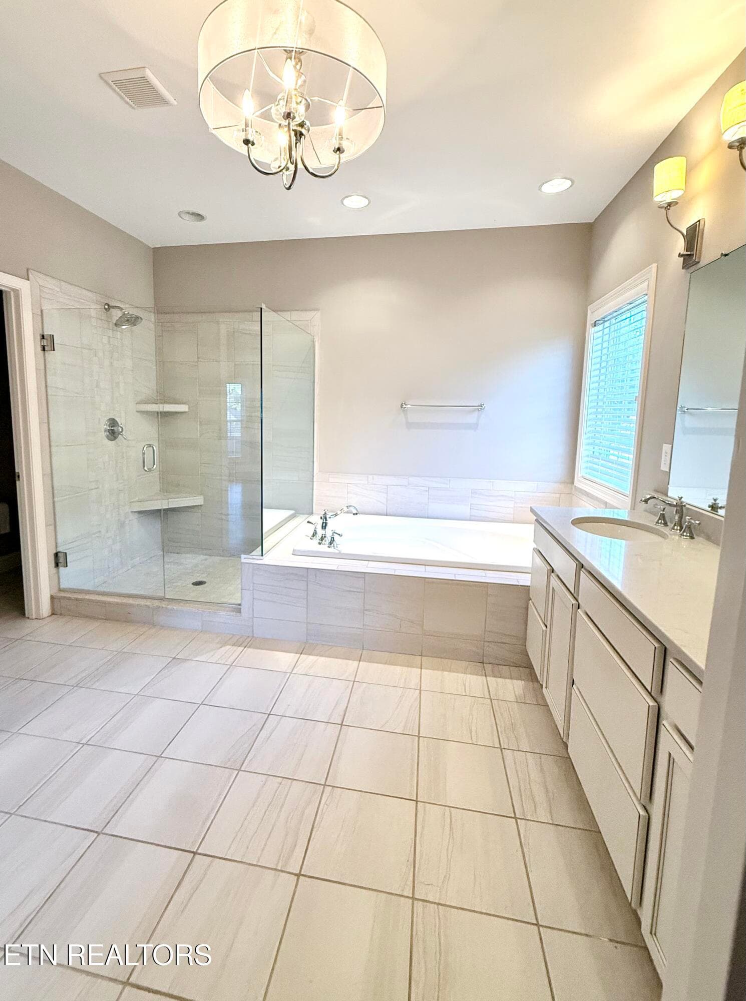 primary bath - 1027 Prince George Parish Drive, Knoxville, TN 37934
