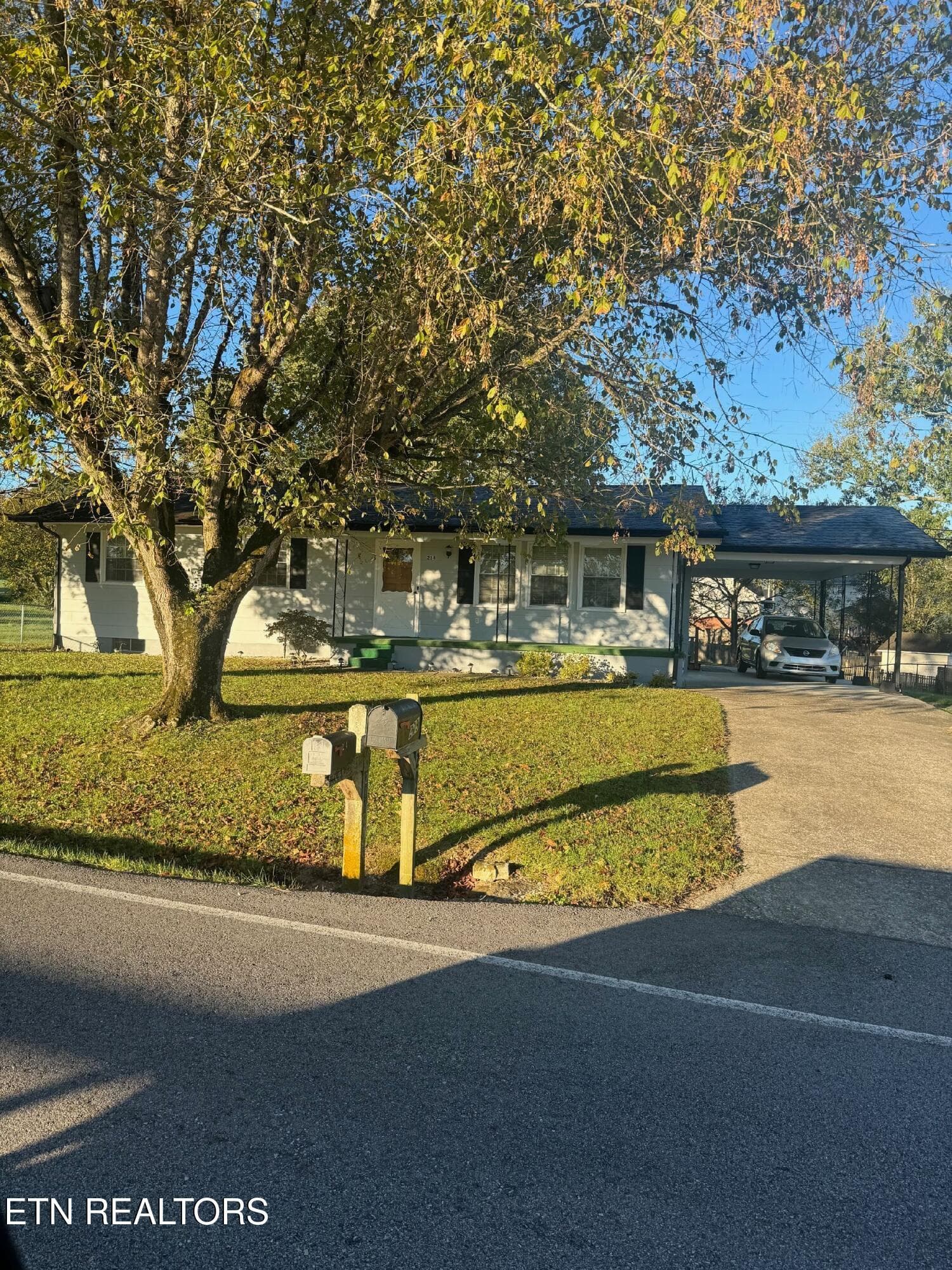 214 Pinecrest Rd, Jacksboro, TN 37757