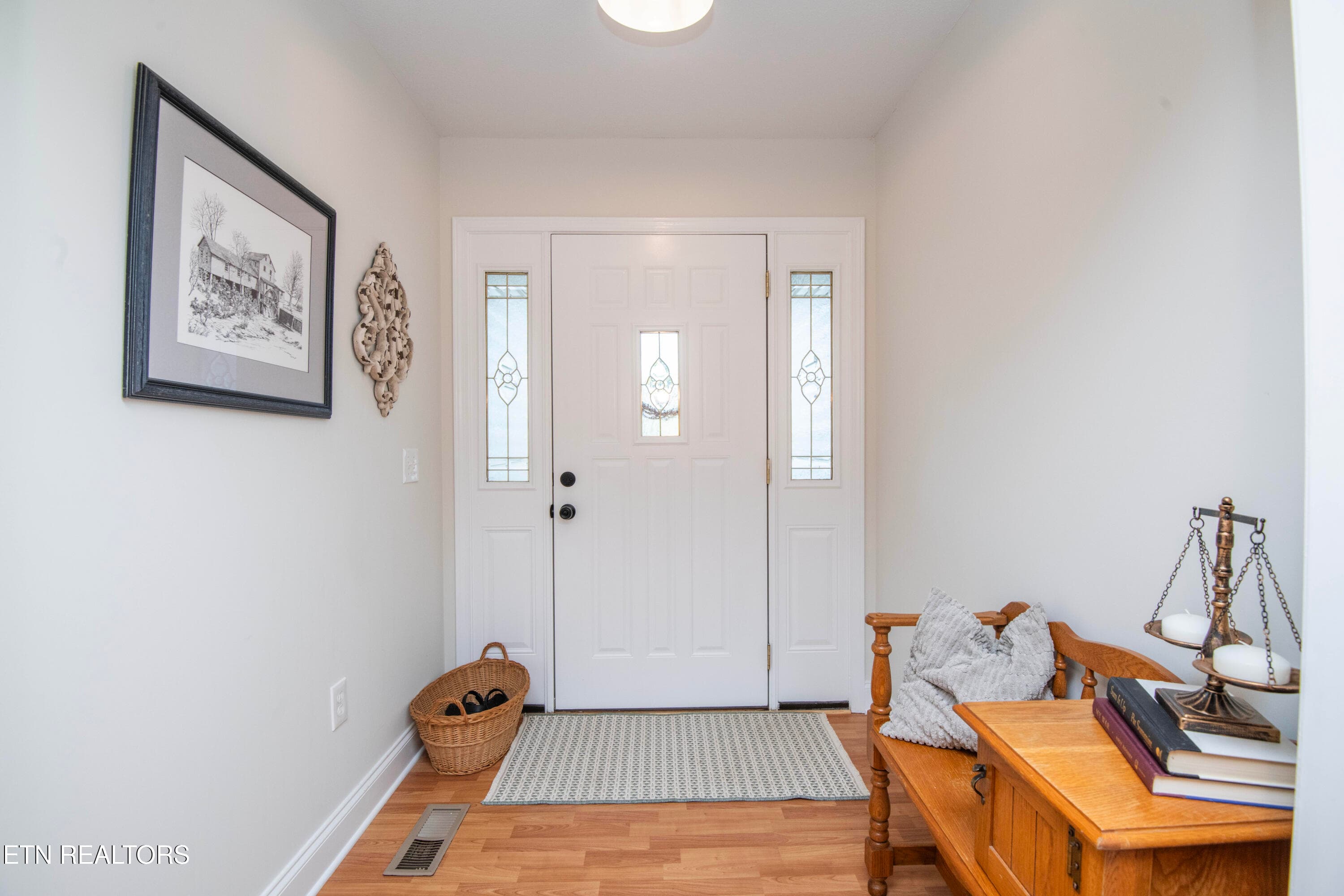 foyer - 719 Rocky Springs Rd, Madisonville, TN 37354