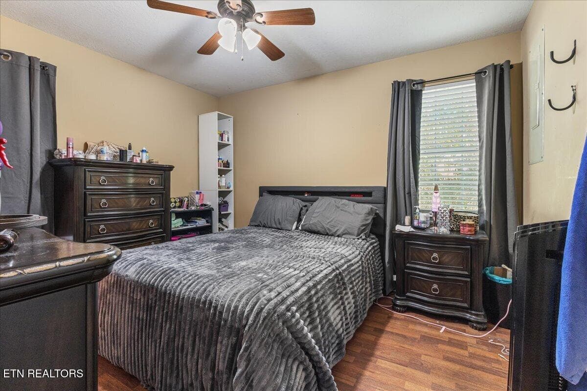 17-1406 Johnson St - 1406 Johnson St, Etowah, TN 37331