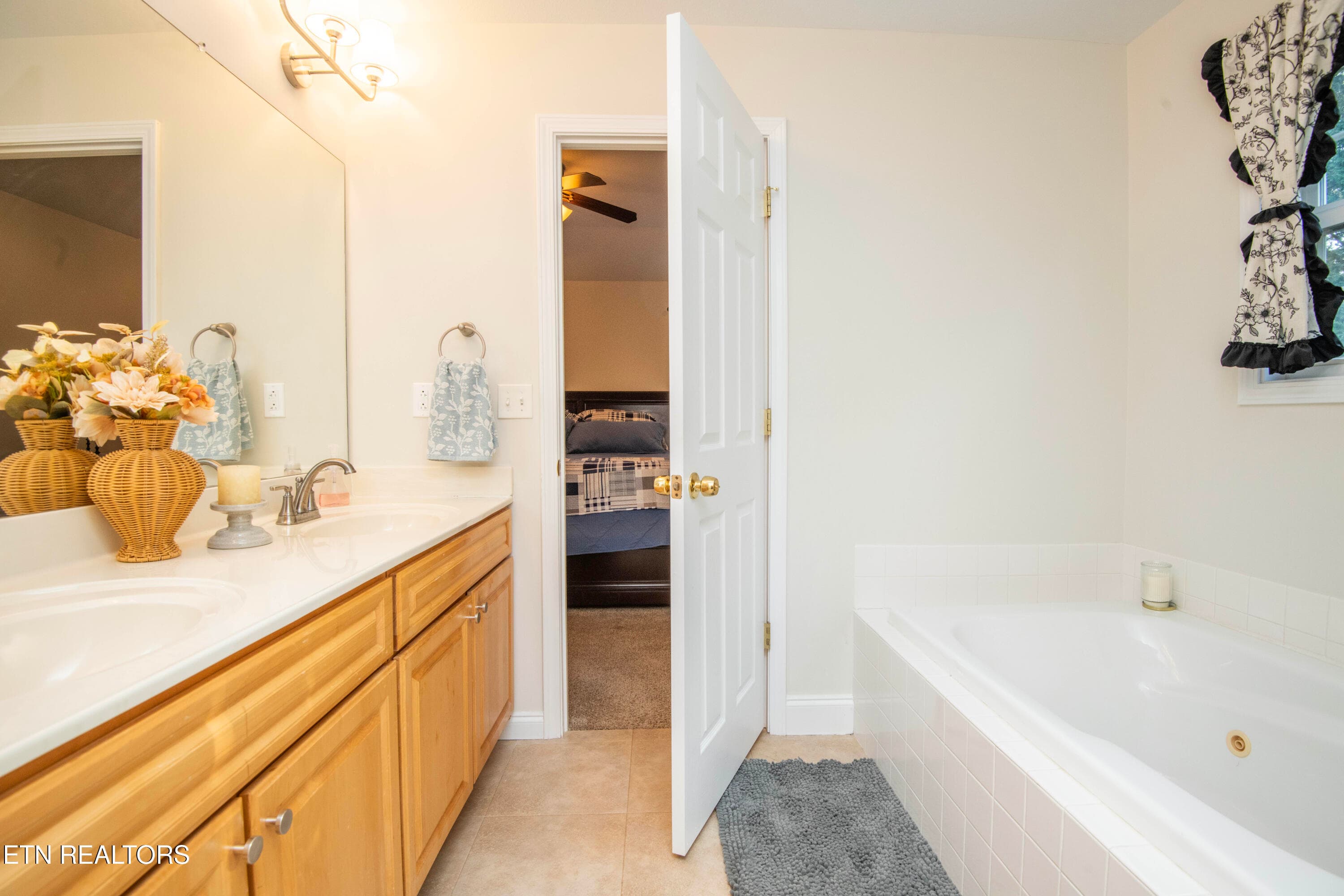 master bath 1 - 719 Rocky Springs Rd, Madisonville, TN 37354