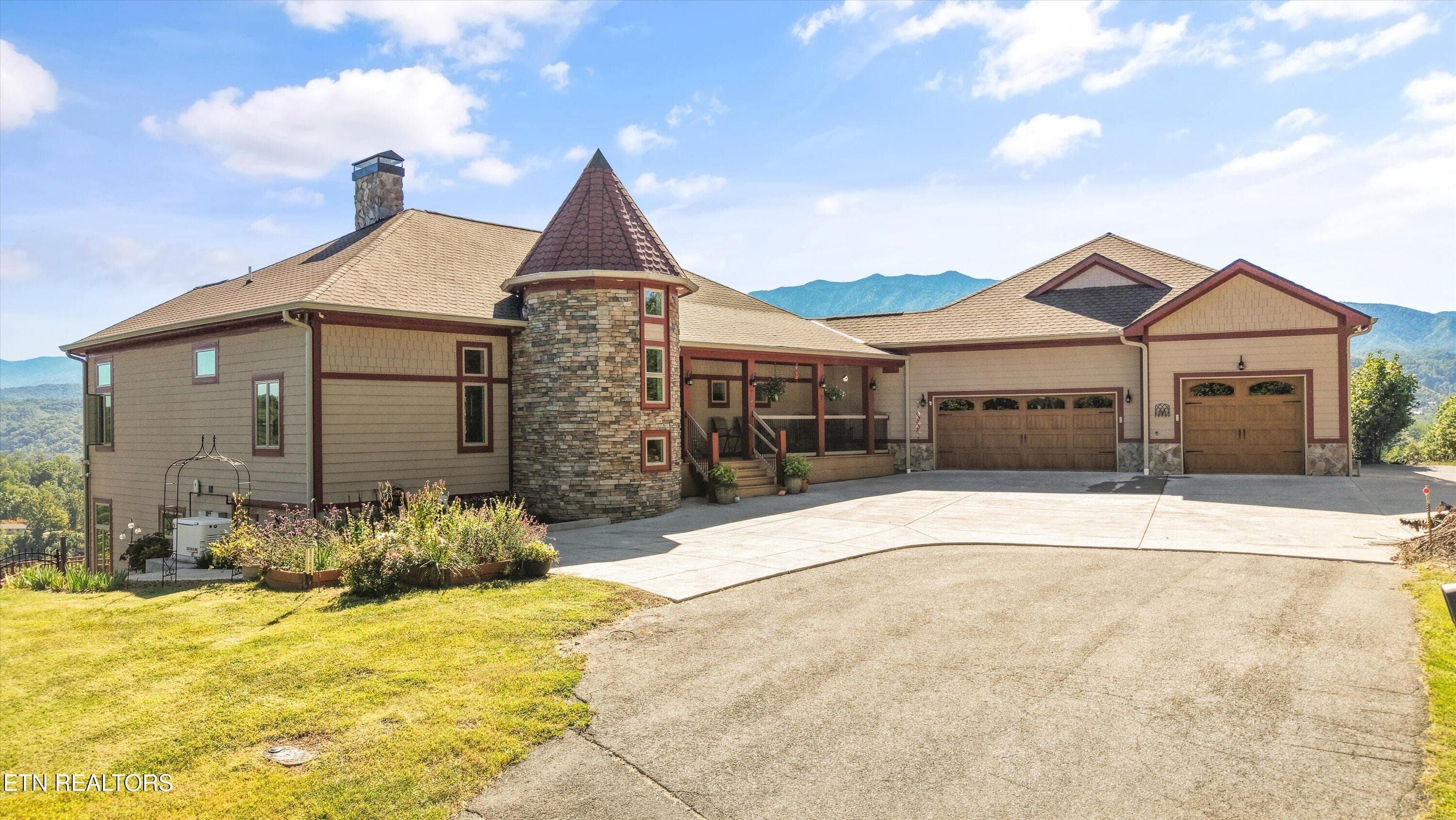 706 Nocks Drive, Gatlinburg, TN 37738