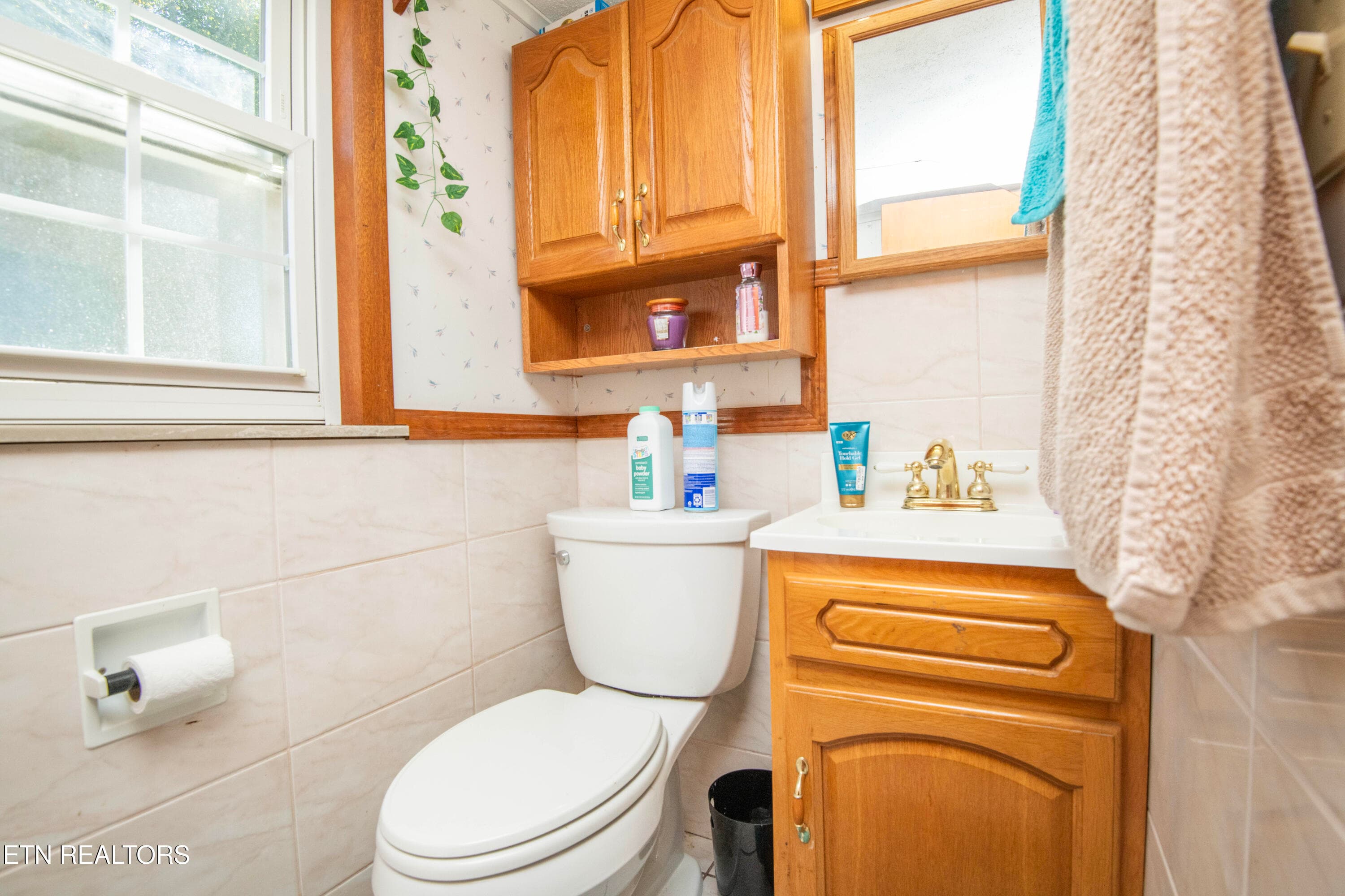 bath - 760 Lafollette Drive, Maryville, TN 37801