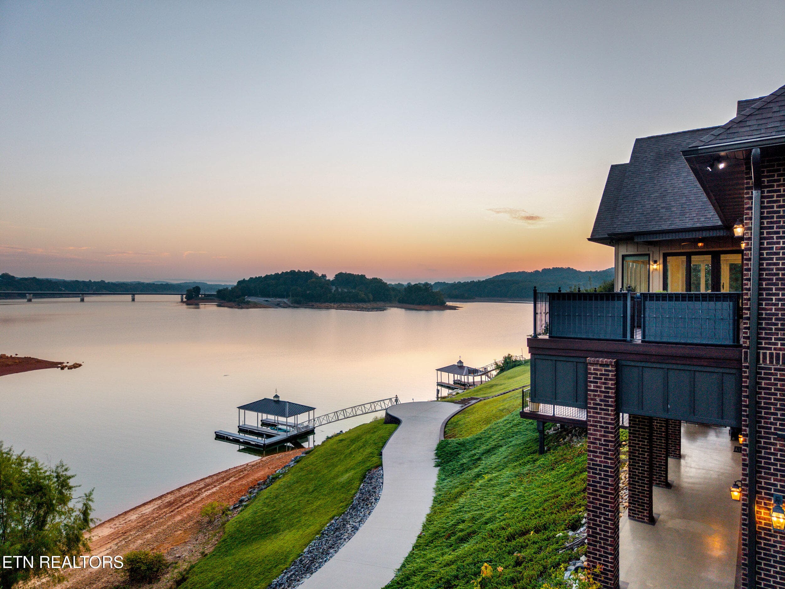 009 - 2137 Majestic Circle, Dandridge, TN 37725