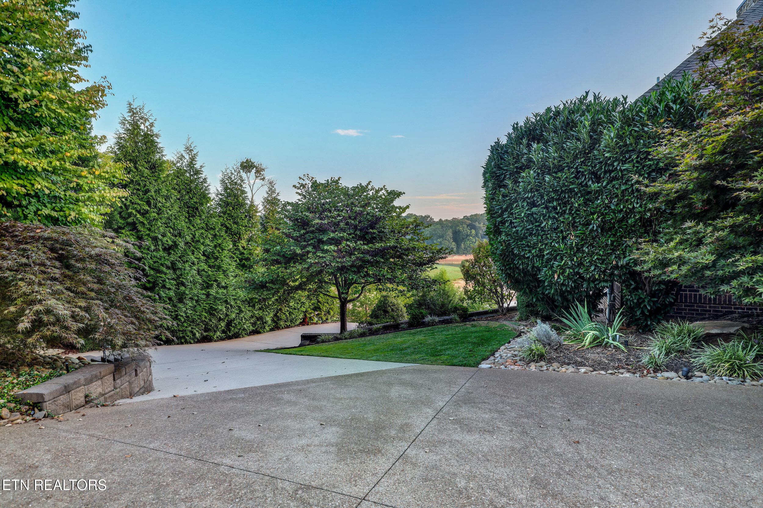 004 - 2137 Majestic Circle, Dandridge, TN 37725