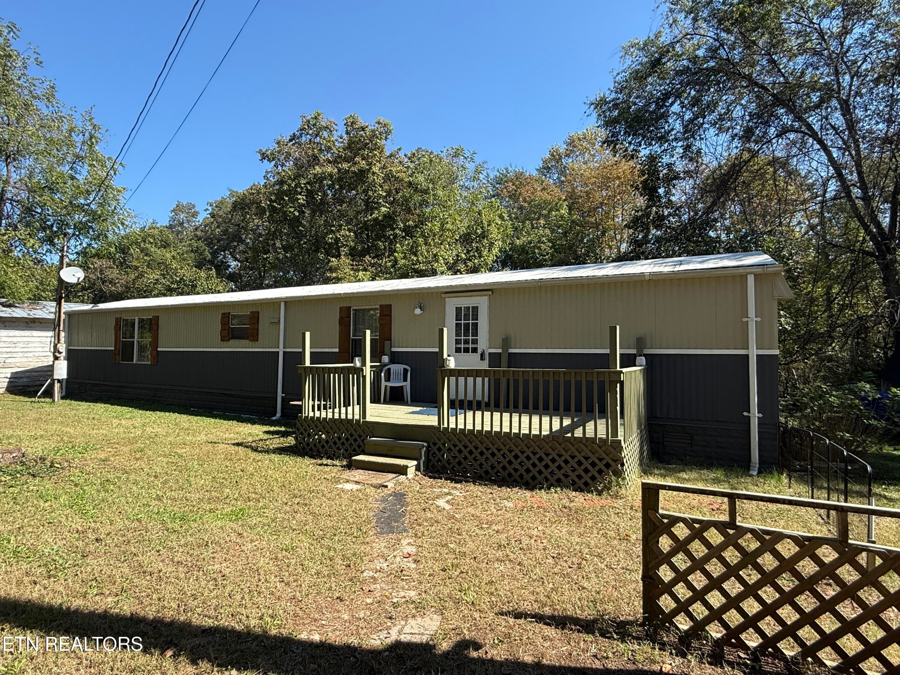 627 Clinch Ave, Clinton, TN 37716