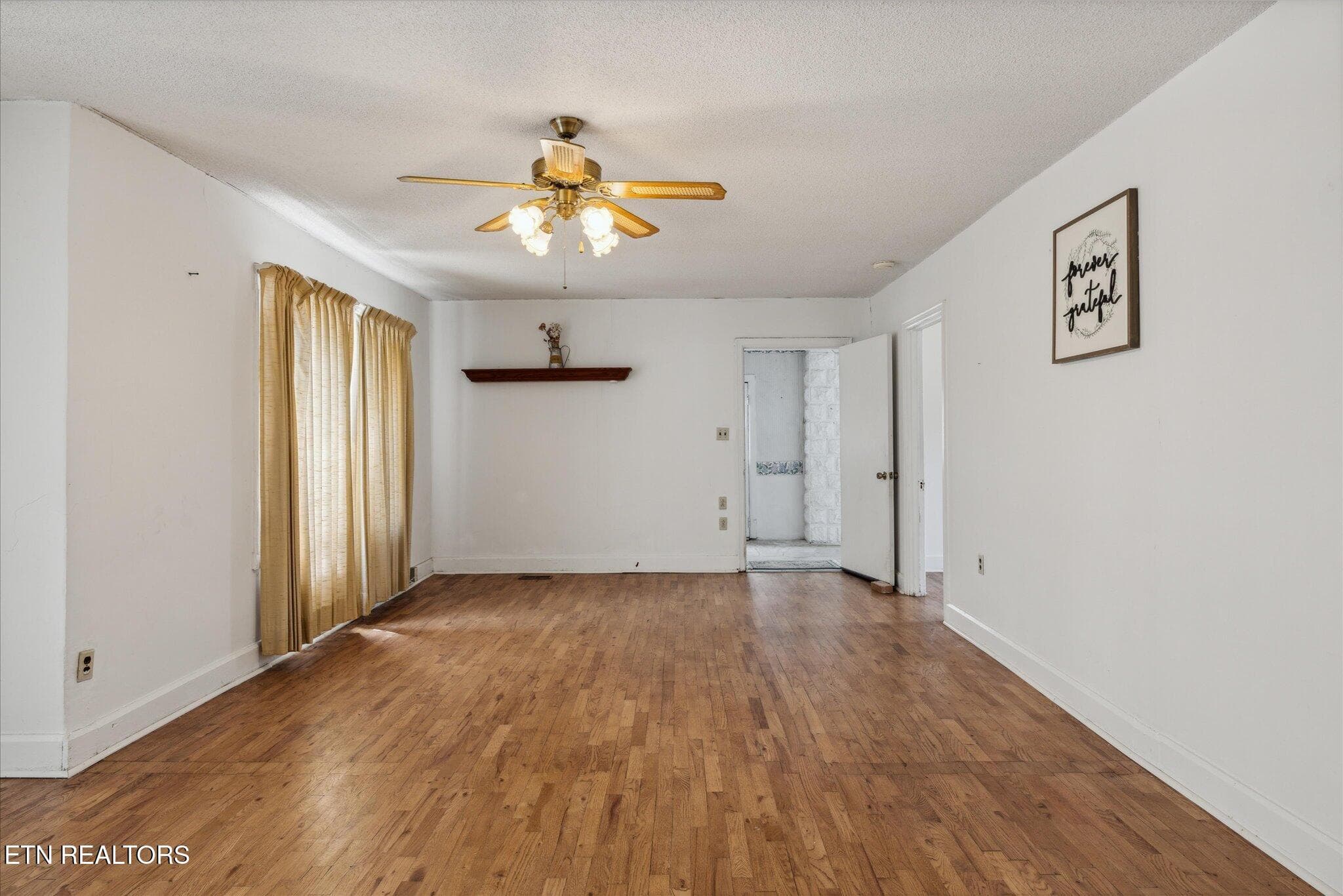 Living Room - 810 Ridge Rd, Maryville, TN 37803