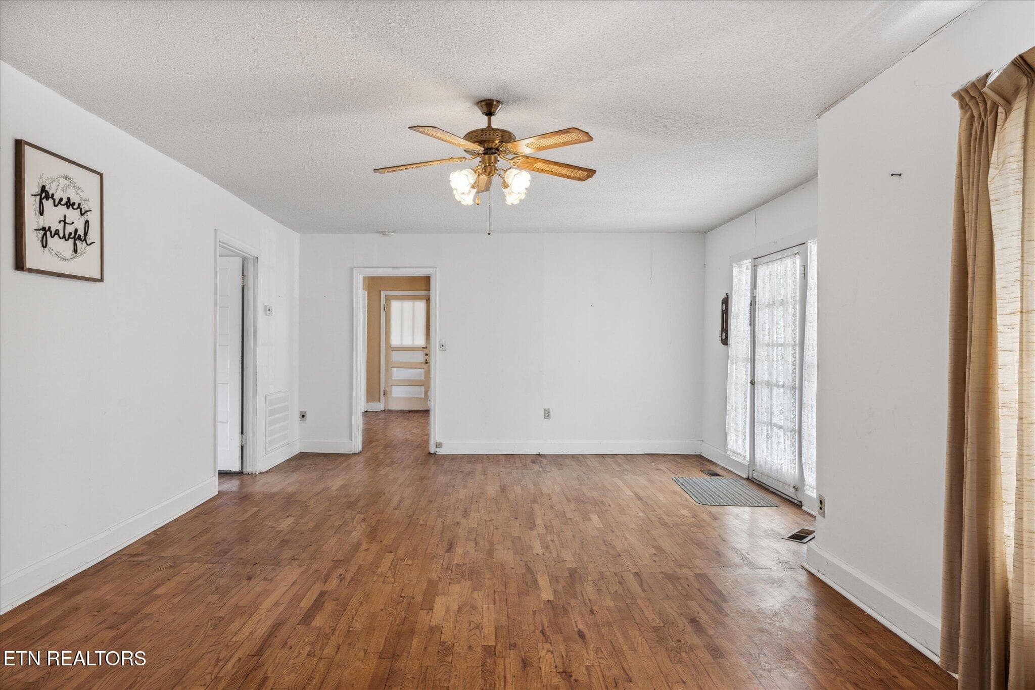 Living Room - 810 Ridge Rd, Maryville, TN 37803