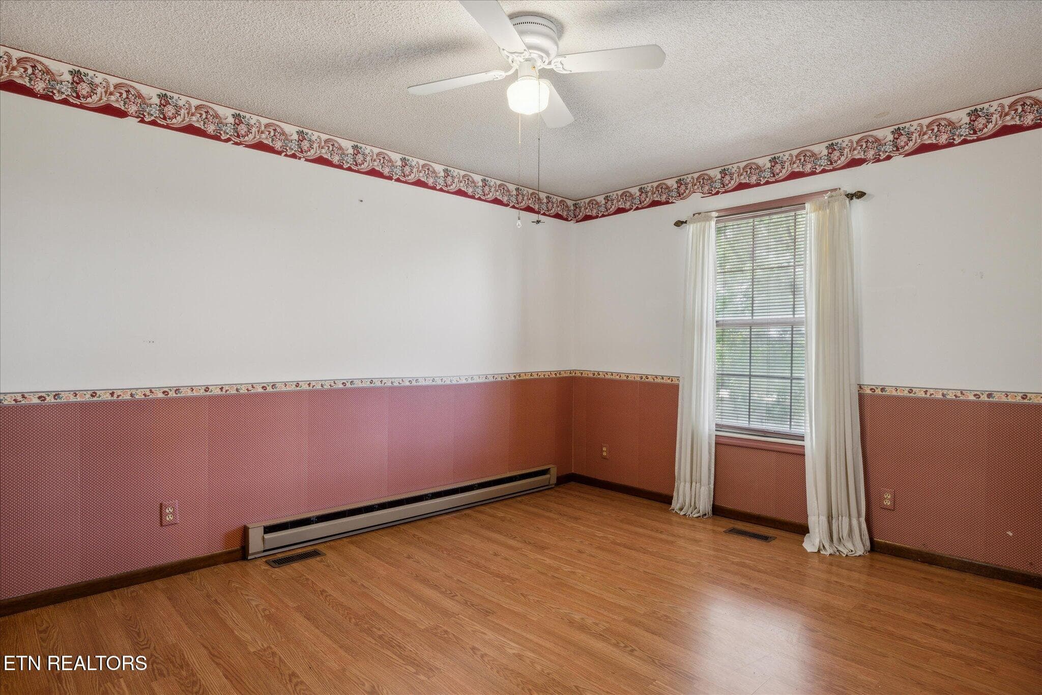 Apartment Bedroom - 810 Ridge Rd, Maryville, TN 37803