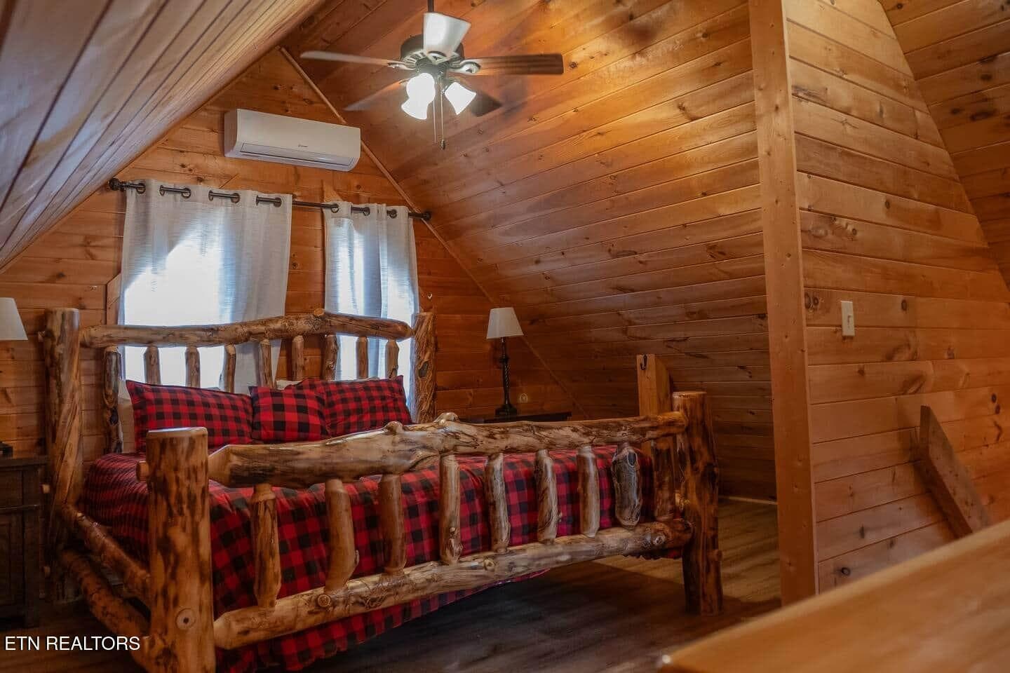 2eb556f9-fd3f-4b6e-a86c-49df5fffd968 - 3046 Engle Town Rd, Pigeon Forge, TN 37862
