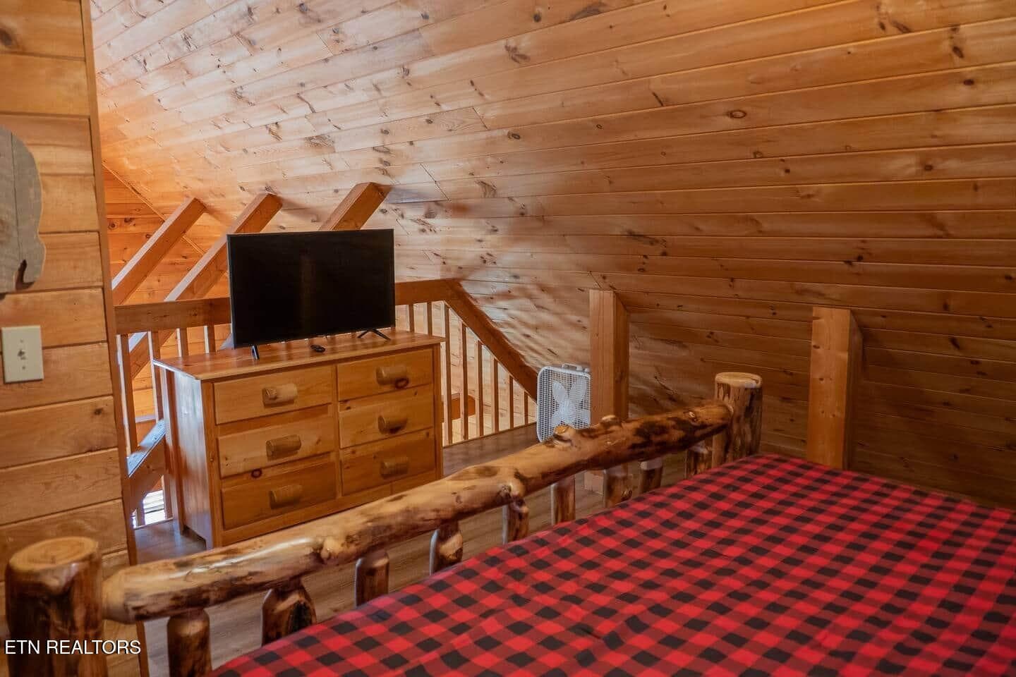 985f951d-a5e7-4c87-8885-a5f4e6e4f0d8 - 3046 Engle Town Rd, Pigeon Forge, TN 37862
