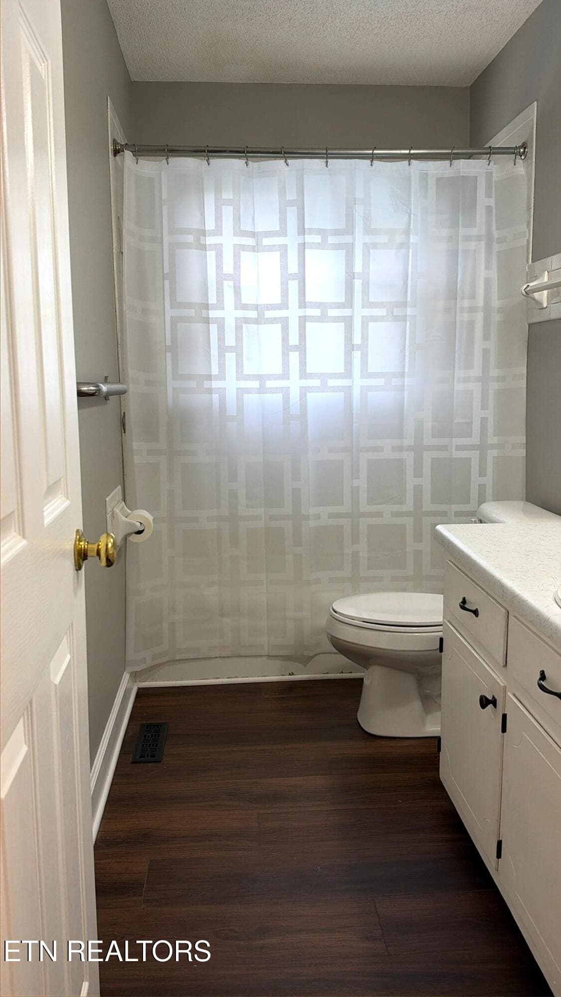 bath - 229 Newport Rd, Knoxville, TN 37934