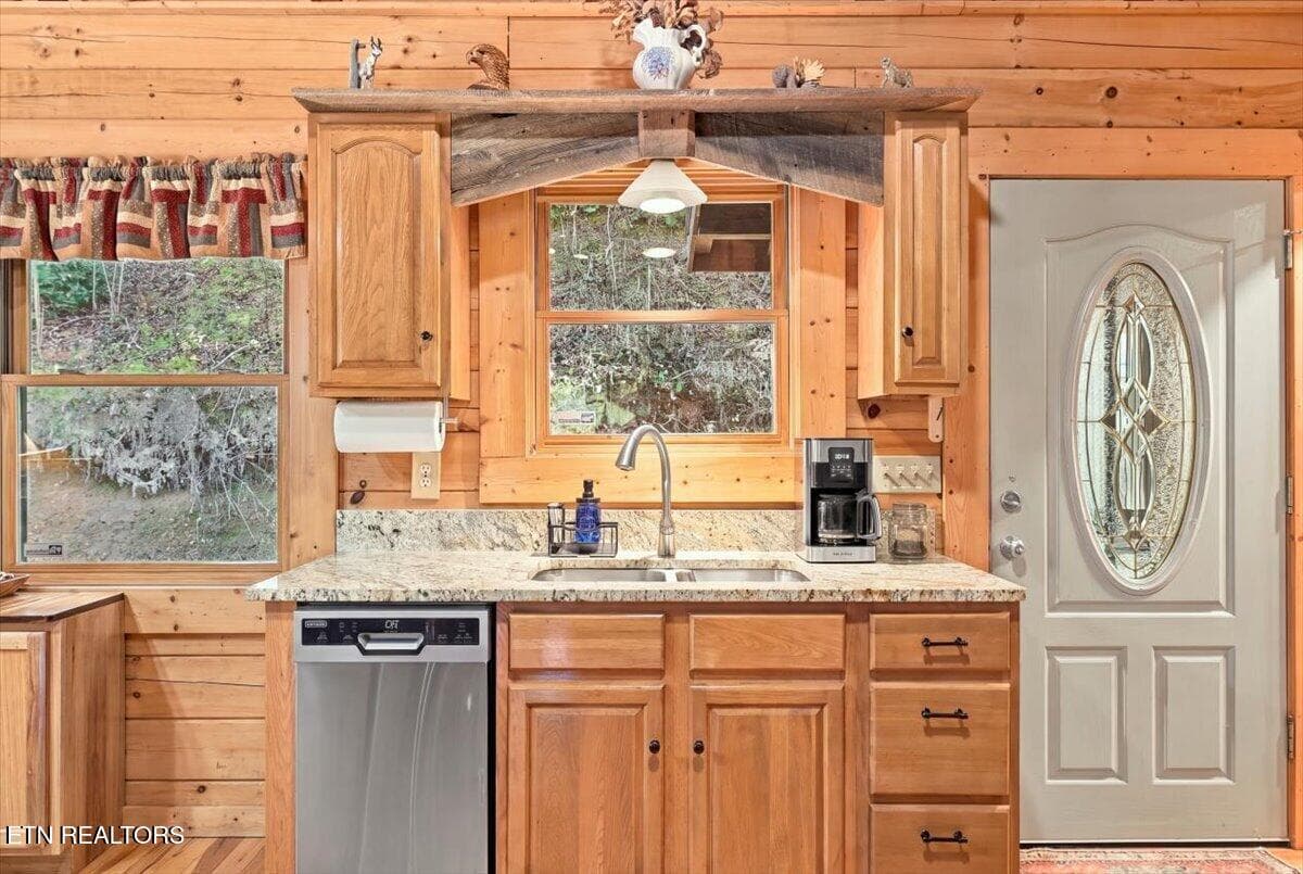 017-462 Middle Creek Rd 17 - 462 Middle Creek Rd, Cosby, TN 37722