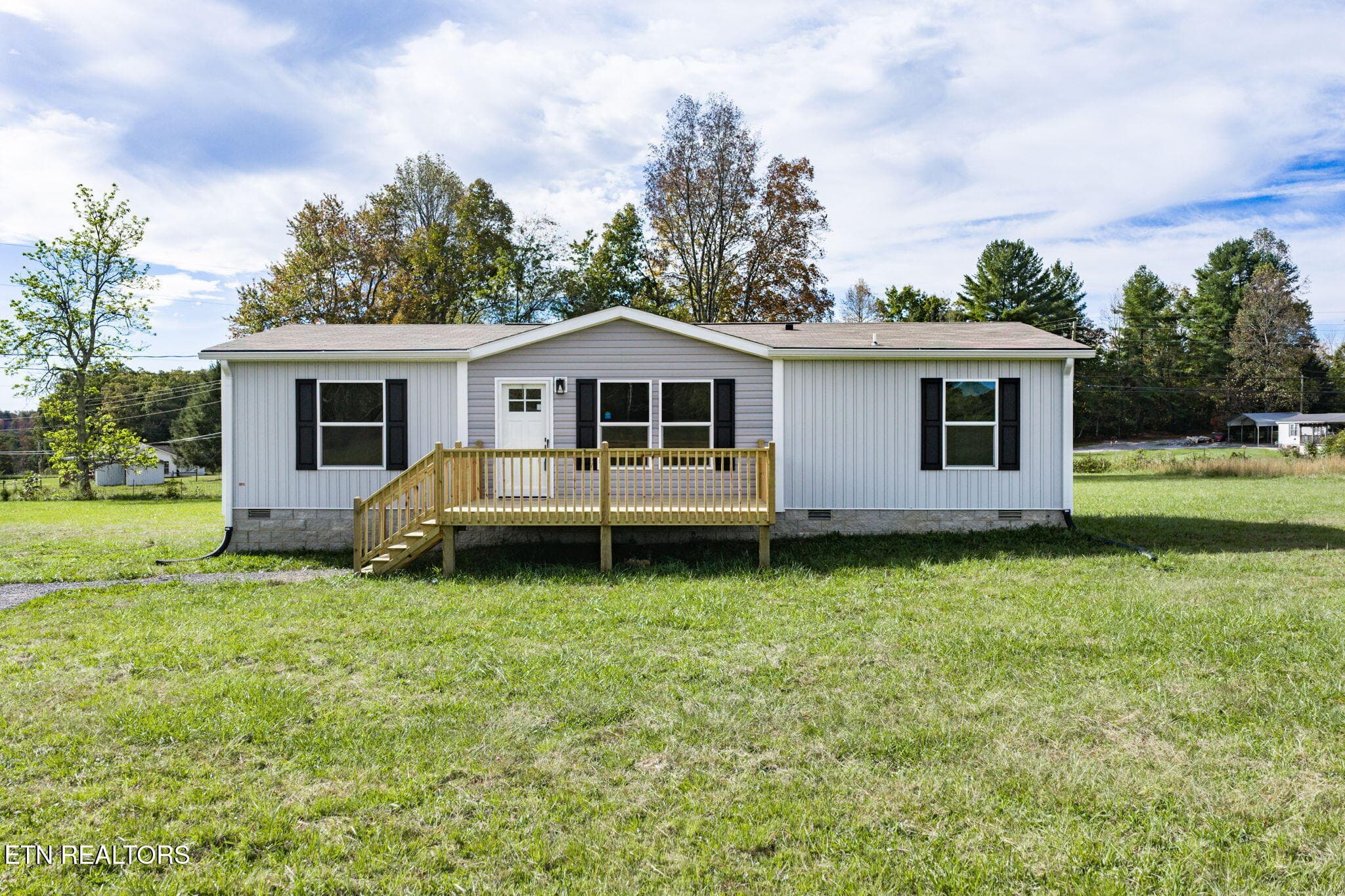 288 Bob Austin Rd, Crossville, TN 38571