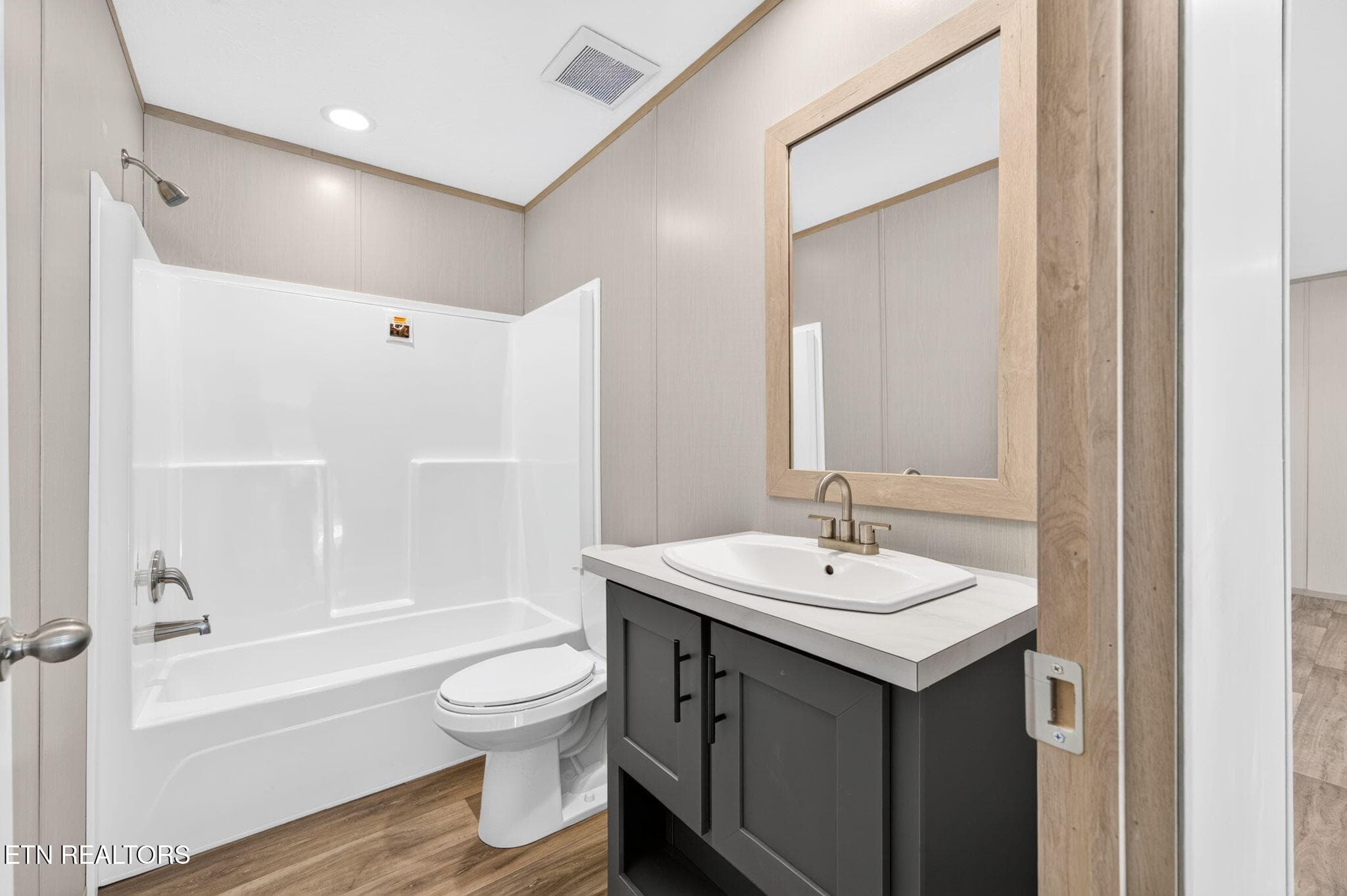 Guest Bath - 288 Bob Austin Rd, Crossville, TN 38571