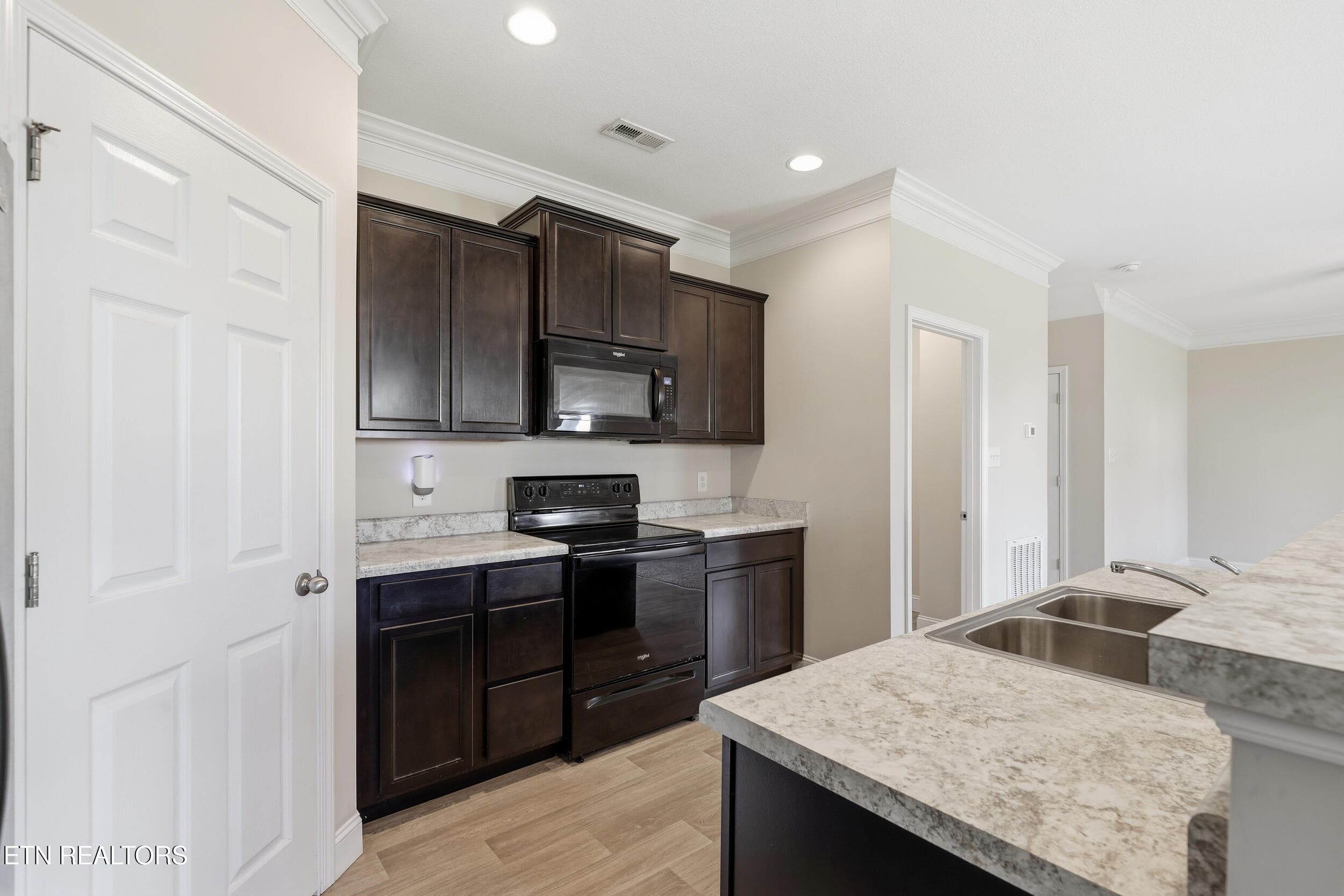 022 - 8117 Equinox Lane, Powell, TN 37849