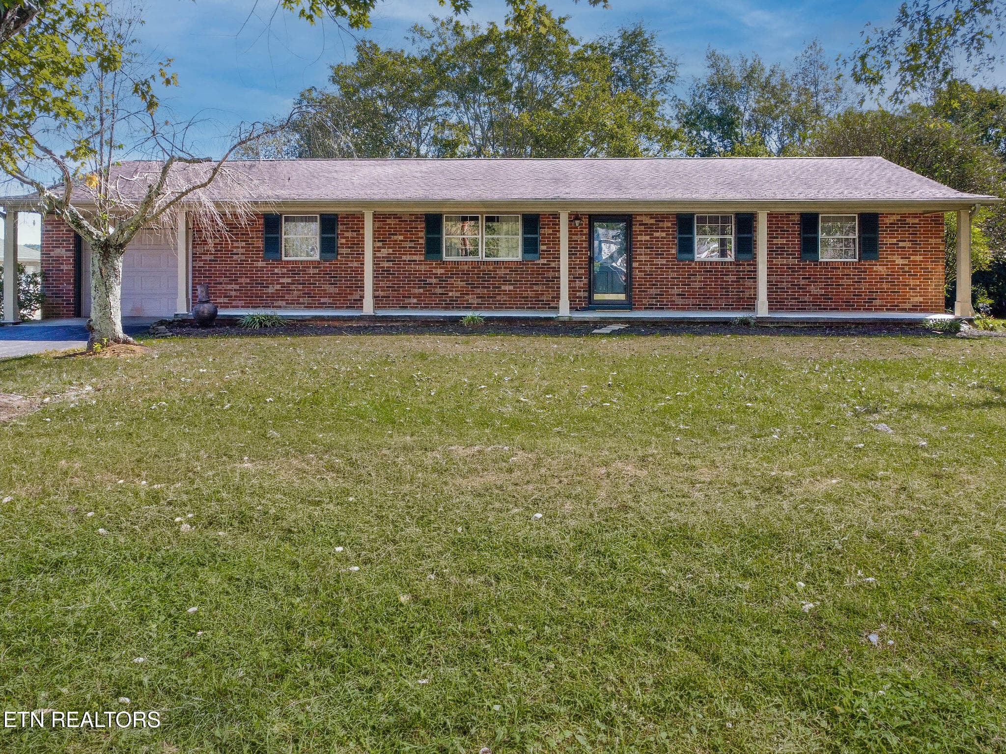 1370 Russell Lane, Lenoir City, TN 37772