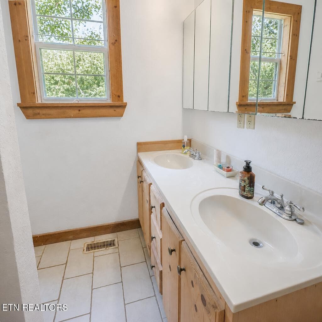 1000018320 - 275 Spring Creek Rd, Delano, TN 37325