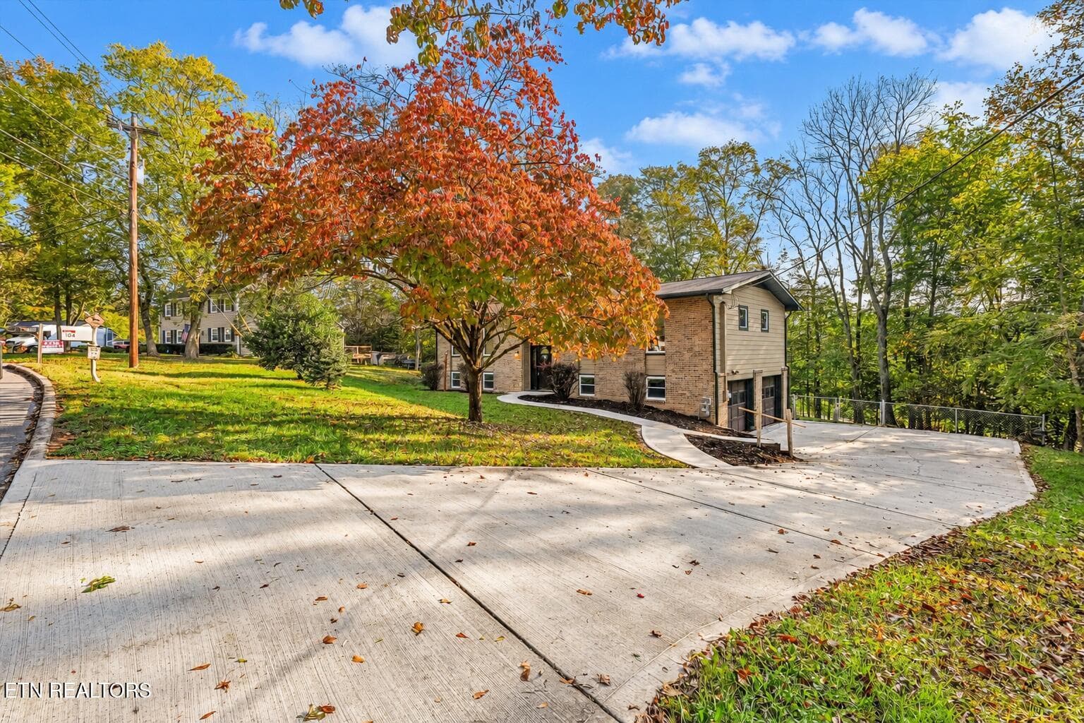 front - 104 Newport Drive, Oak Ridge, TN 37830
