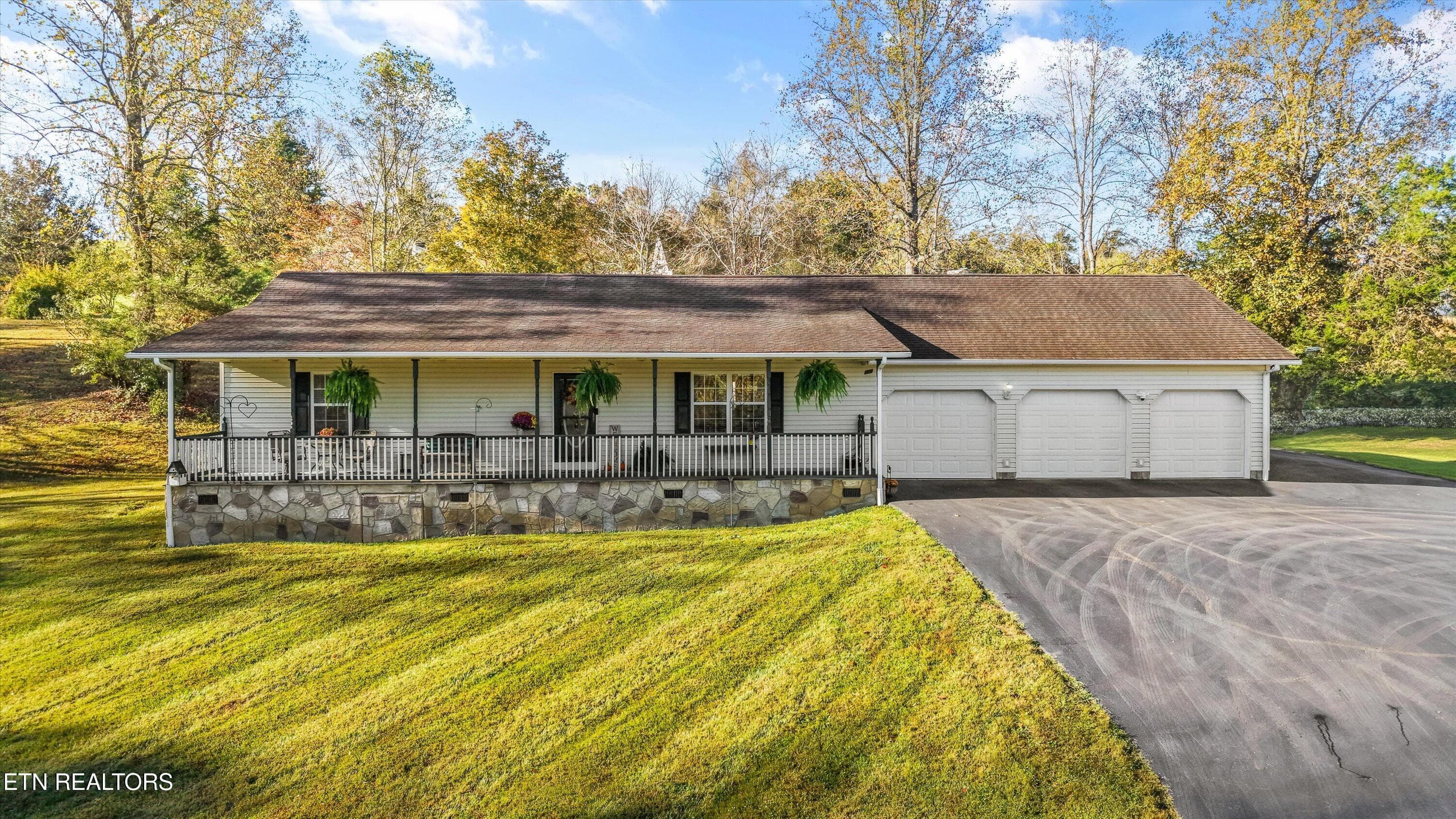 166 Schooler Lane, Cumberland Gap, TN 37724