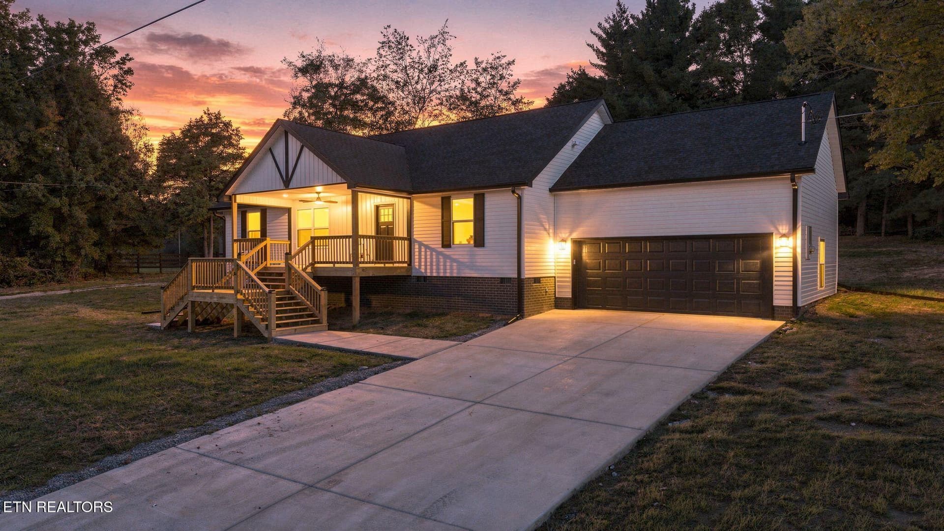 610 Lawrence St, Etowah, TN 37331