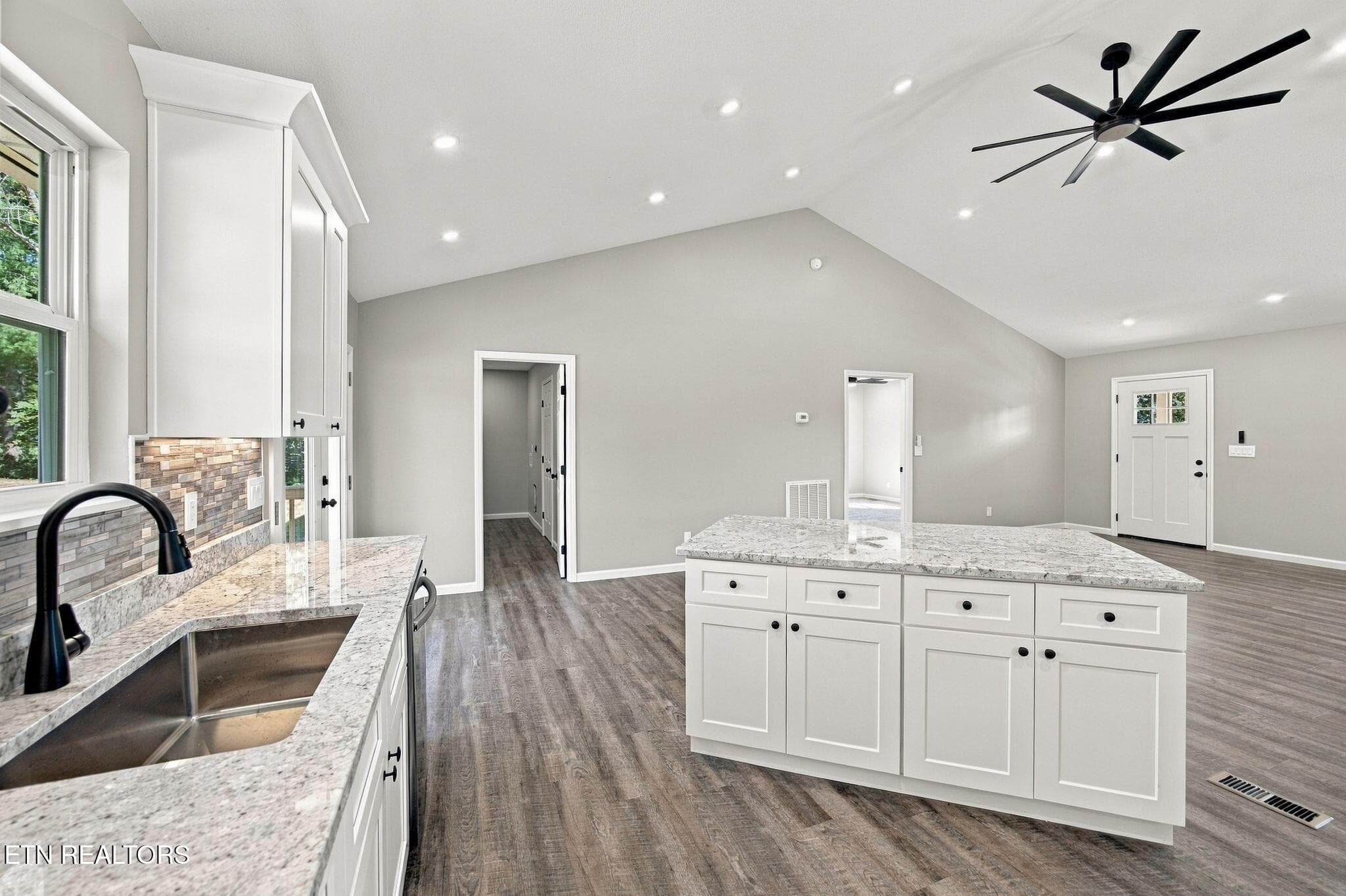 10_610 Lawrence St 6 - 610 Lawrence St, Etowah, TN 37331