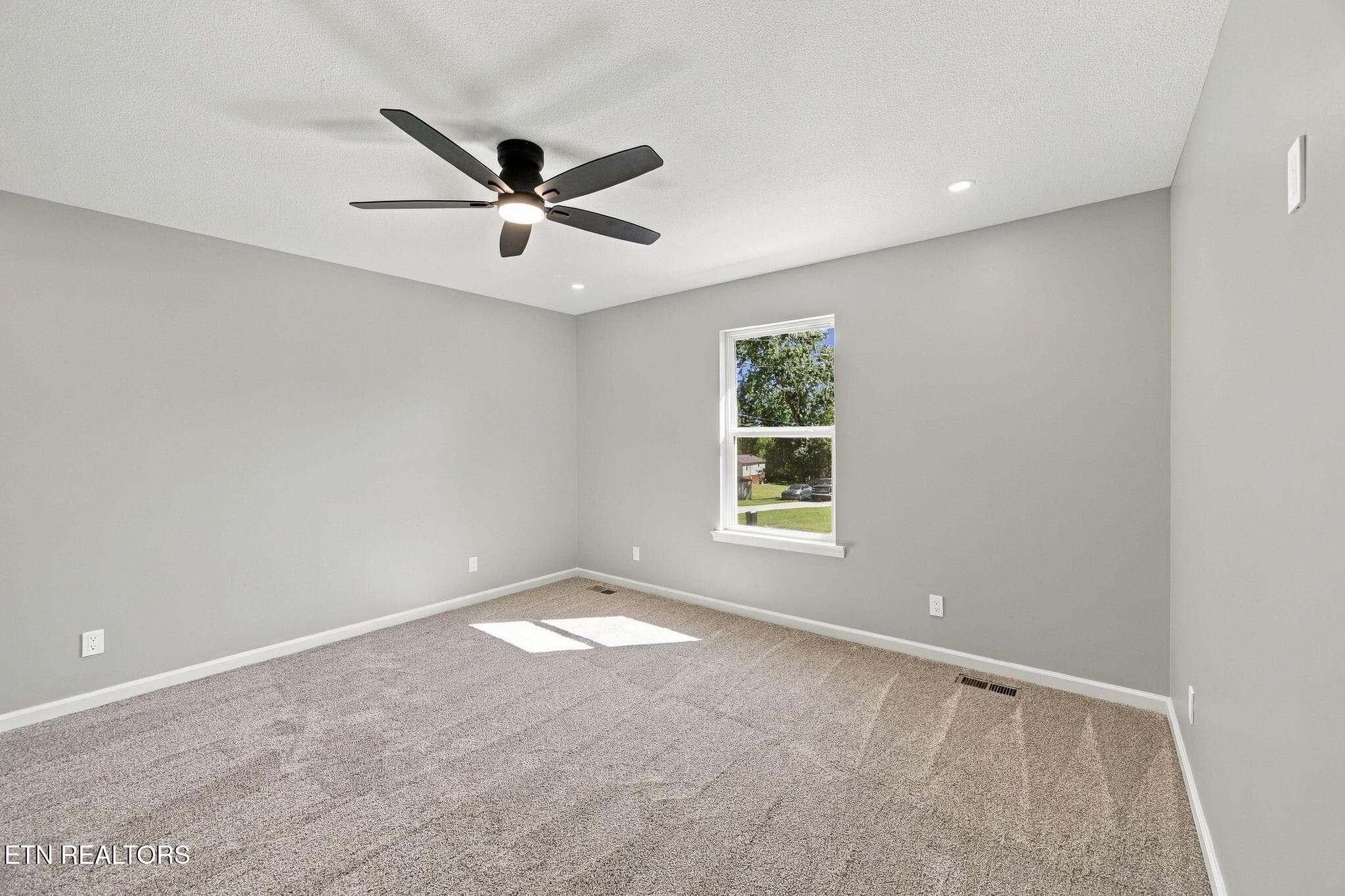 12_610 Lawrence St 8 - 610 Lawrence St, Etowah, TN 37331