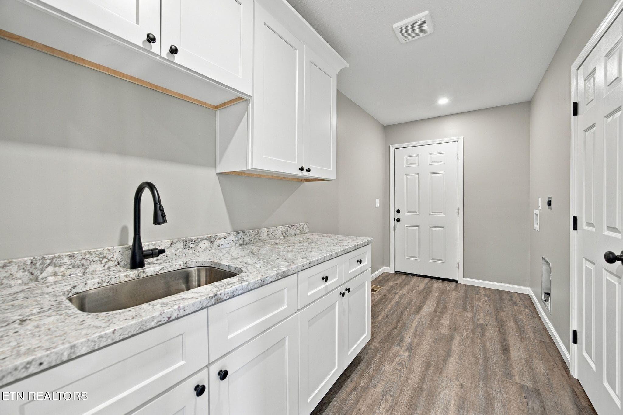 21_610 Lawrence St 17 - 610 Lawrence St, Etowah, TN 37331