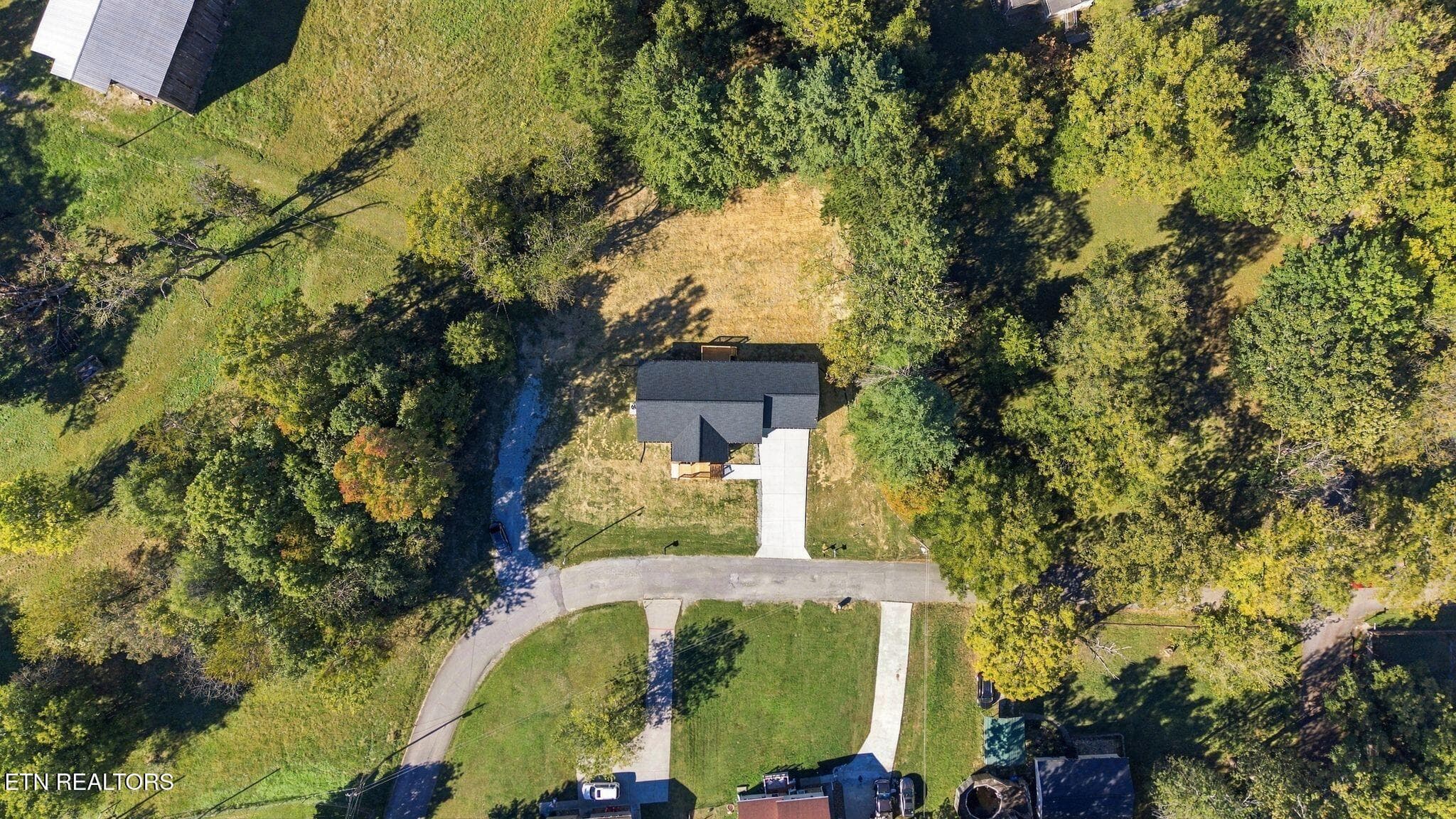 33_610 Lawrence St 32 - 610 Lawrence St, Etowah, TN 37331